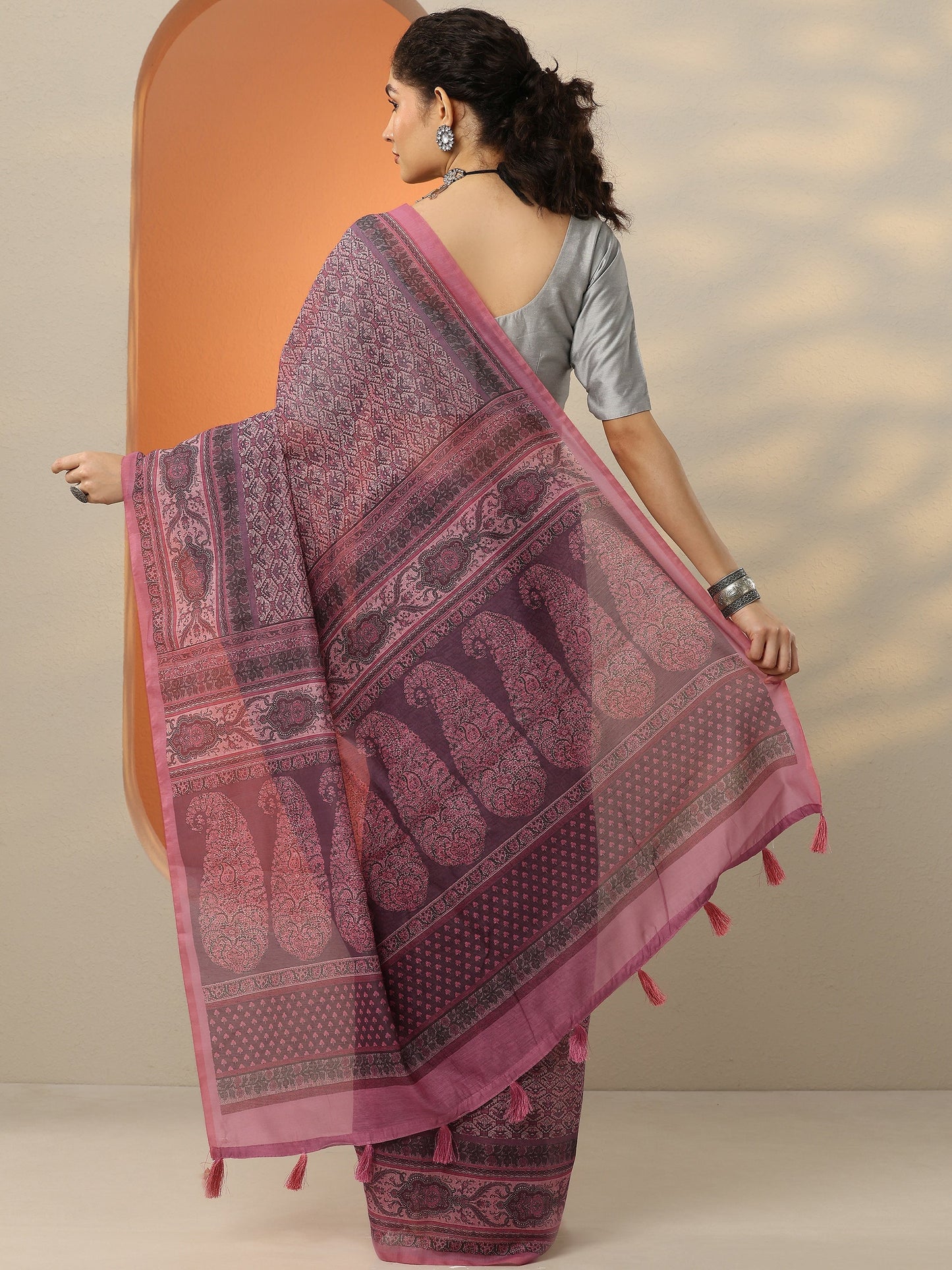 Pink Printed Silk Blend Saree With Unstitched Blouse Piece
