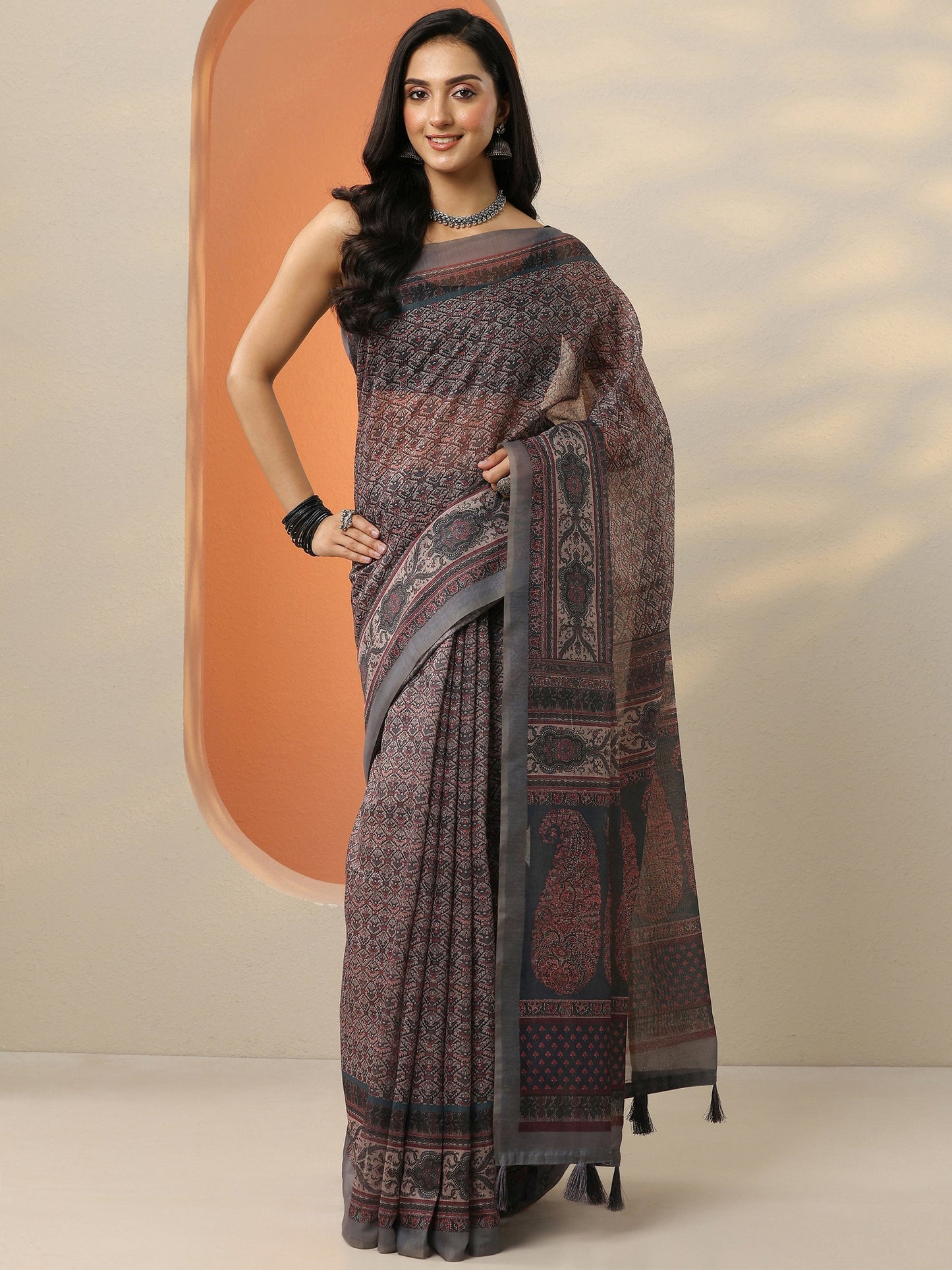 Grey Printed Silk Blend Saree With Unstitched Blouse Piece