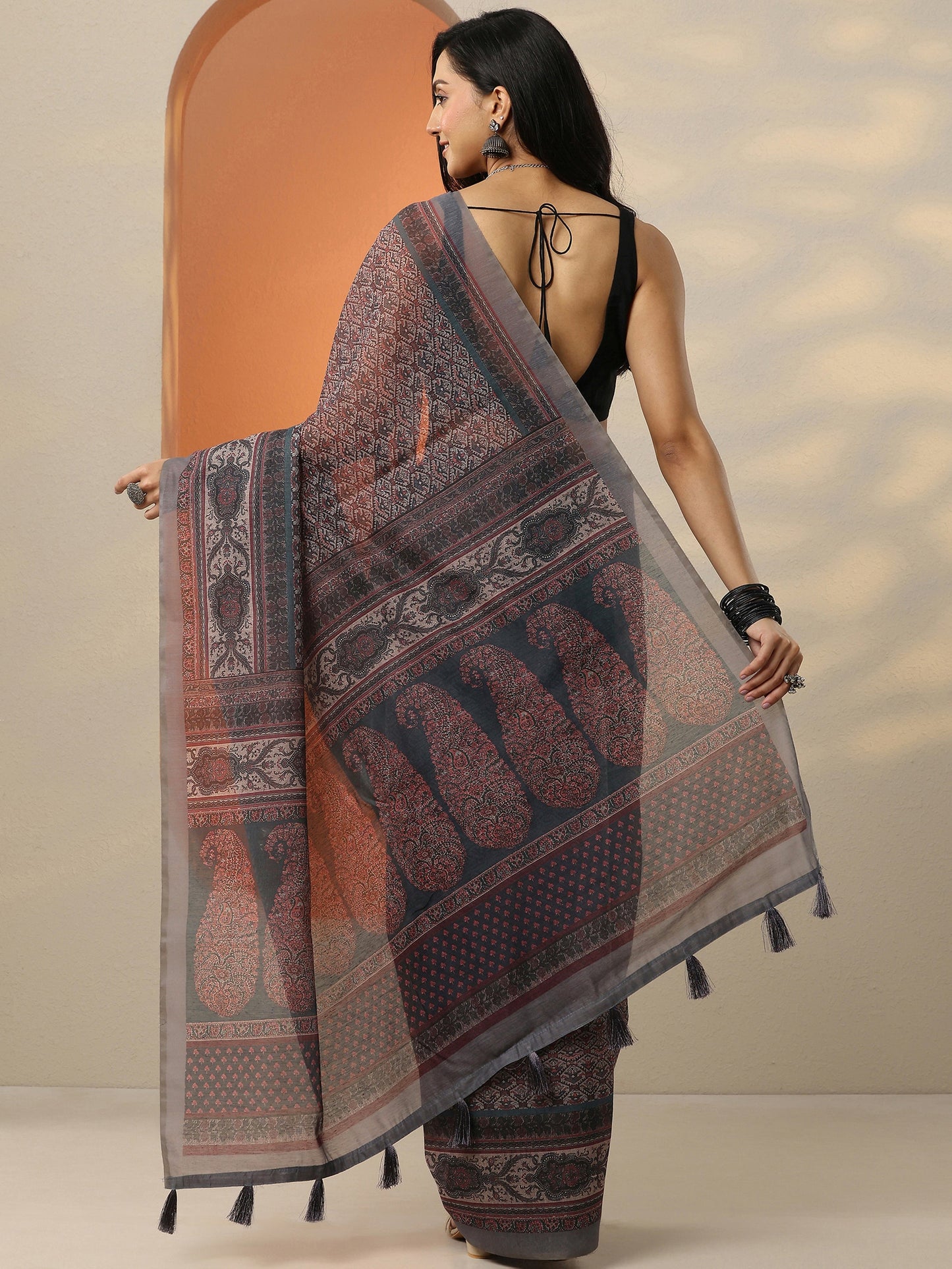 Grey Printed Silk Blend Saree With Unstitched Blouse Piece
