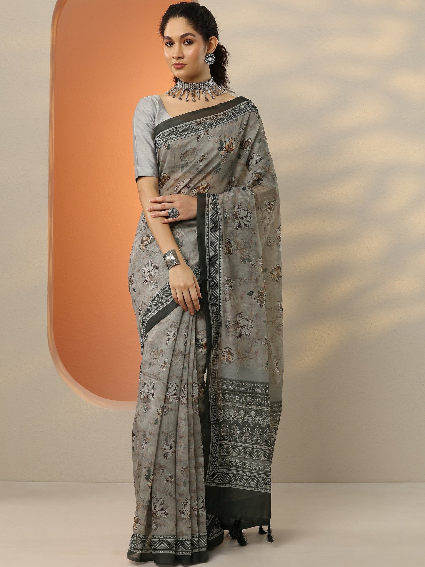 Grey Printed Silk Blend Saree With Unstitched Blouse Piece