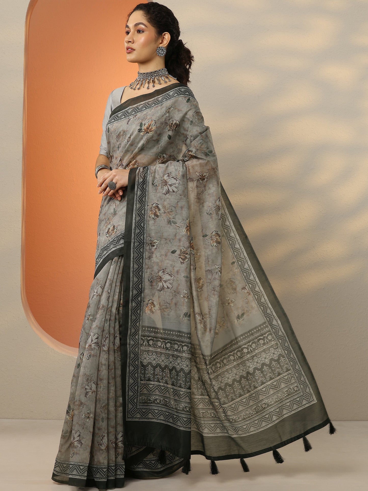 Grey Printed Silk Blend Saree With Unstitched Blouse Piece