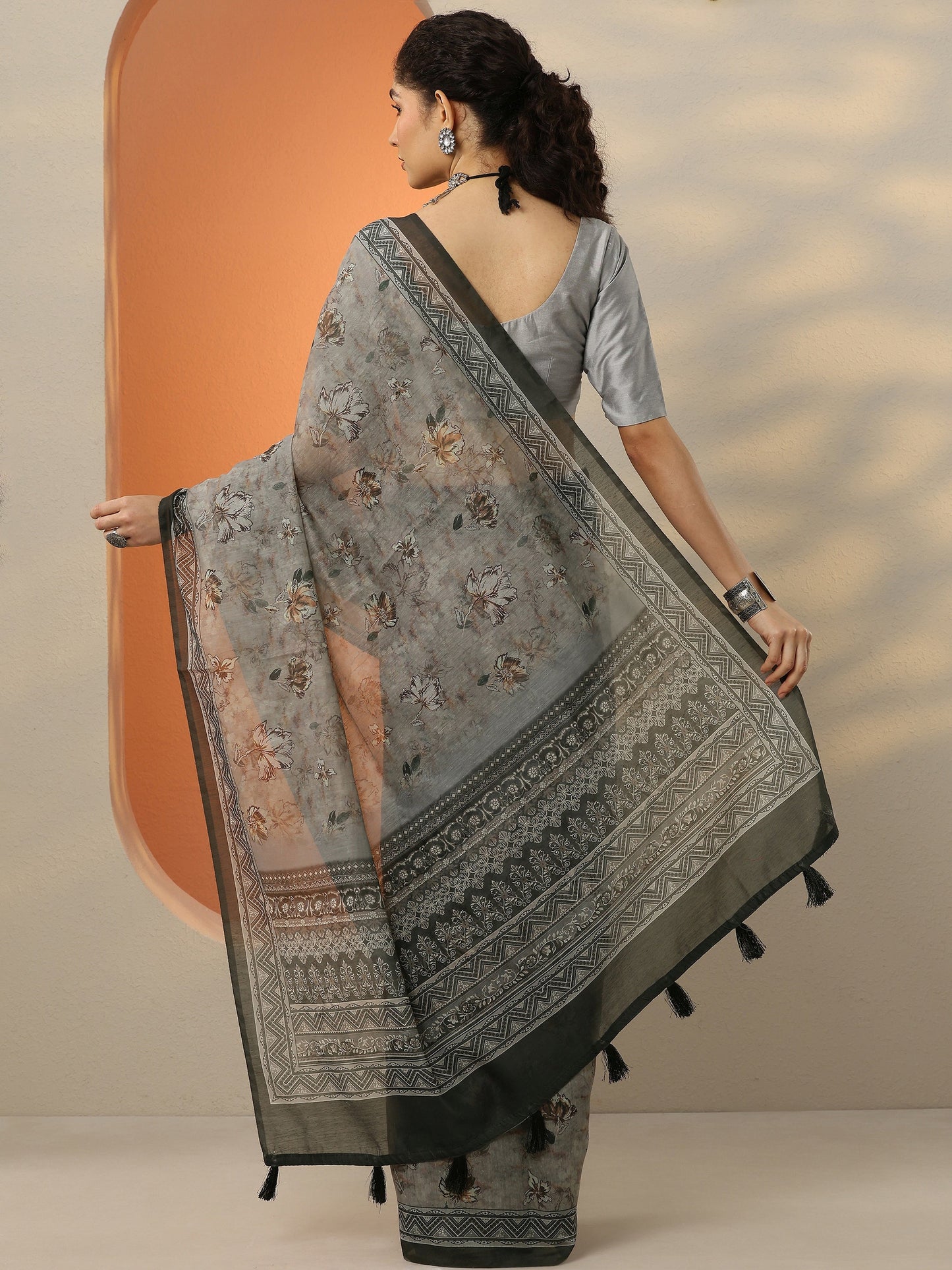 Grey Printed Silk Blend Saree With Unstitched Blouse Piece