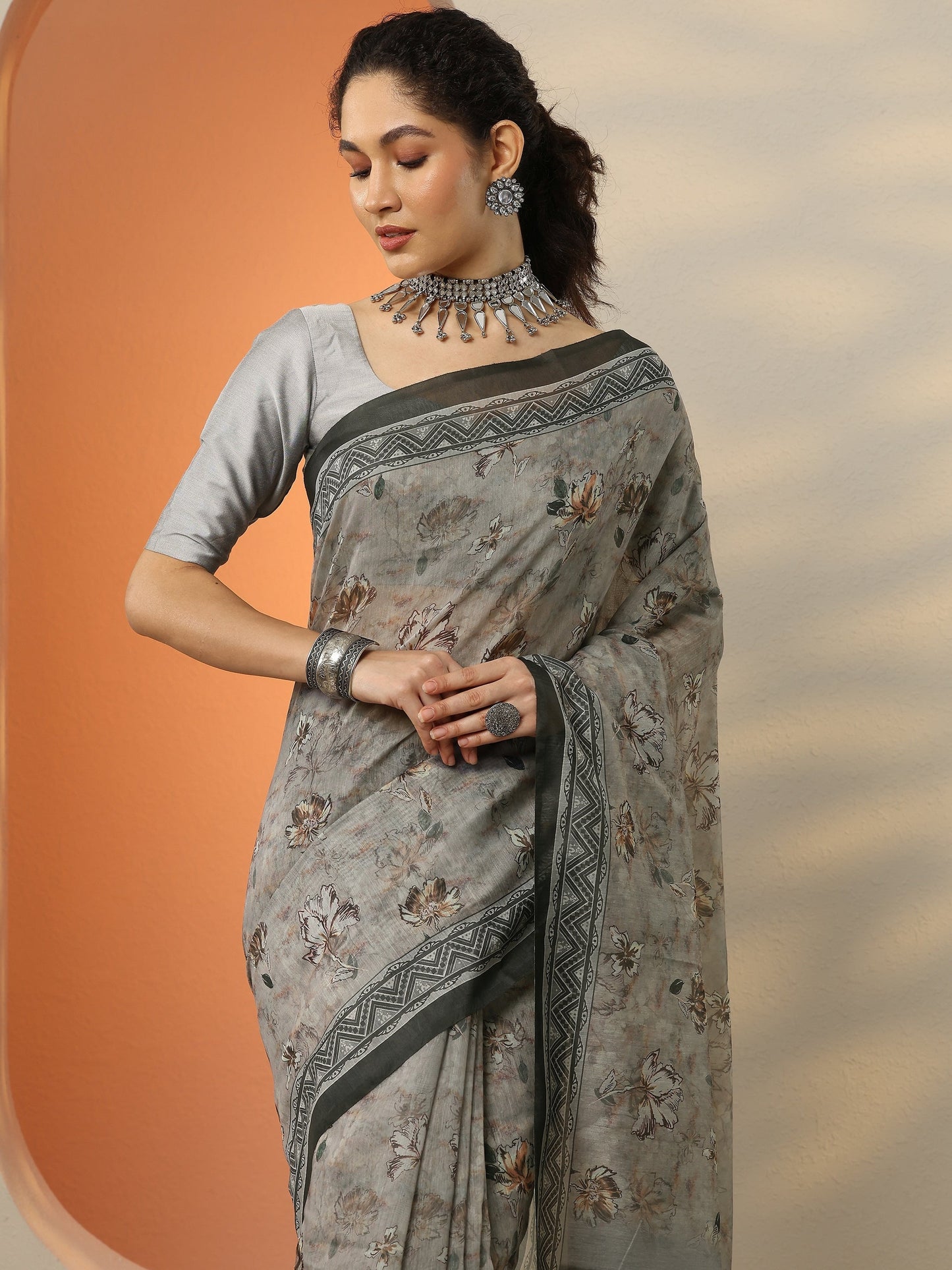 Grey Printed Silk Blend Saree With Unstitched Blouse Piece