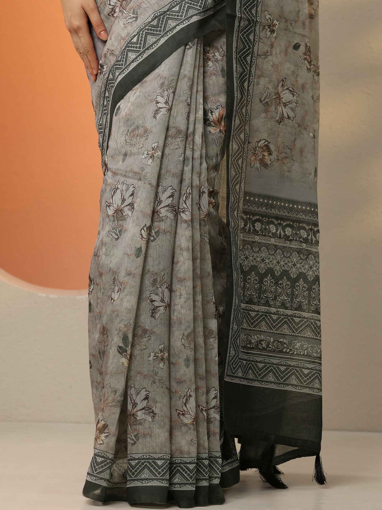 Grey Printed Silk Blend Saree With Unstitched Blouse Piece