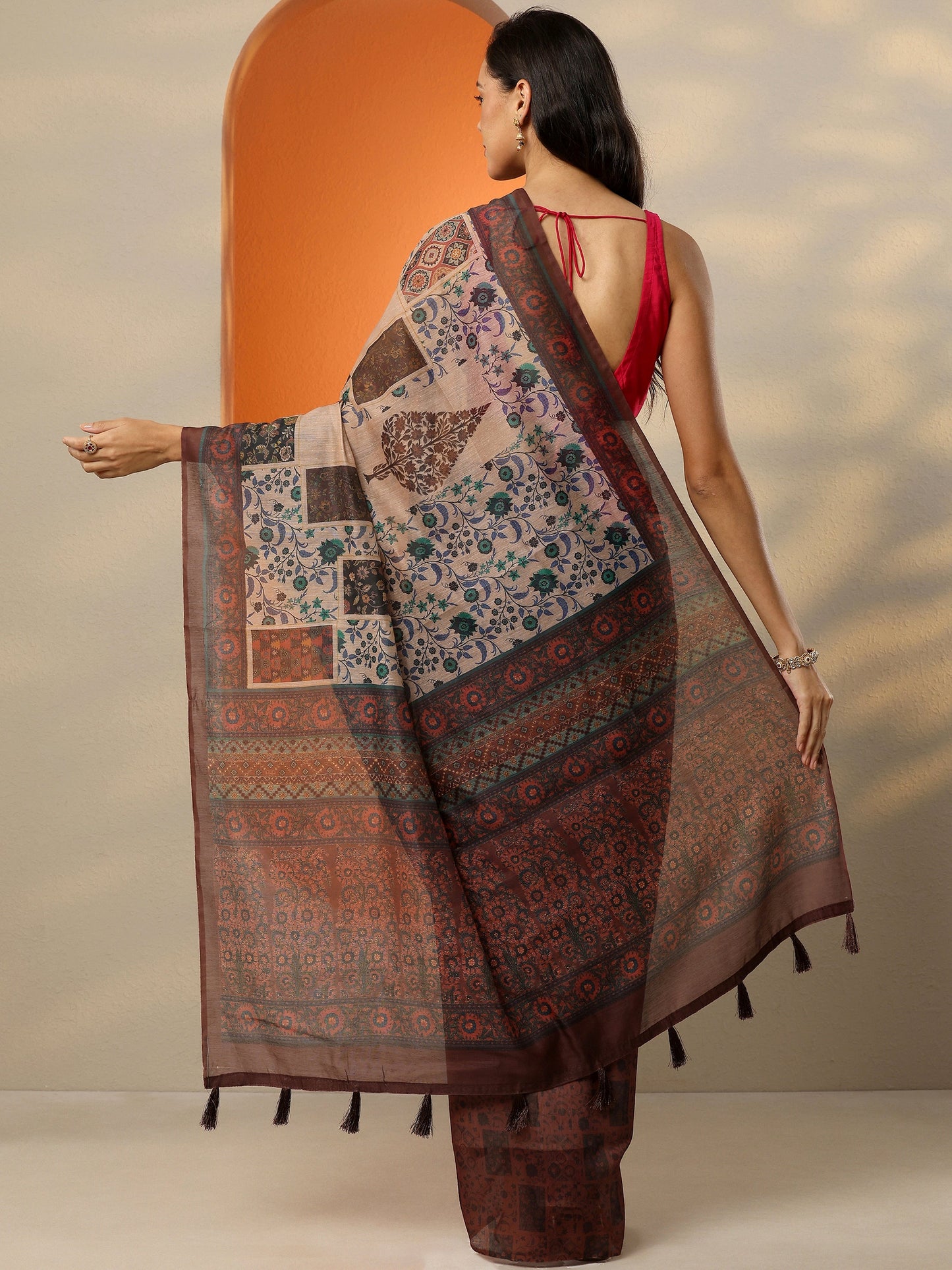 Beige Printed Silk Blend Saree With Unstitched Blouse Piece