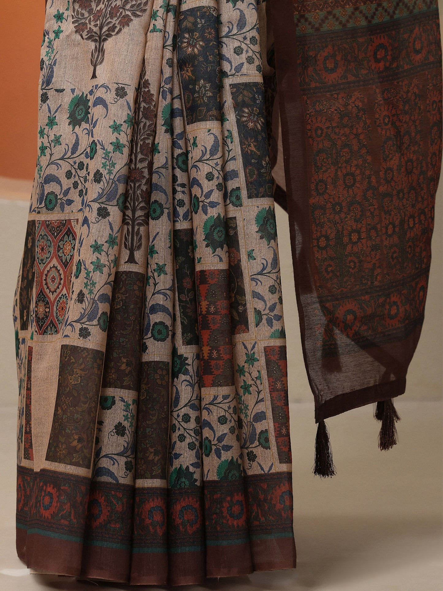 Beige Printed Silk Blend Saree With Unstitched Blouse Piece