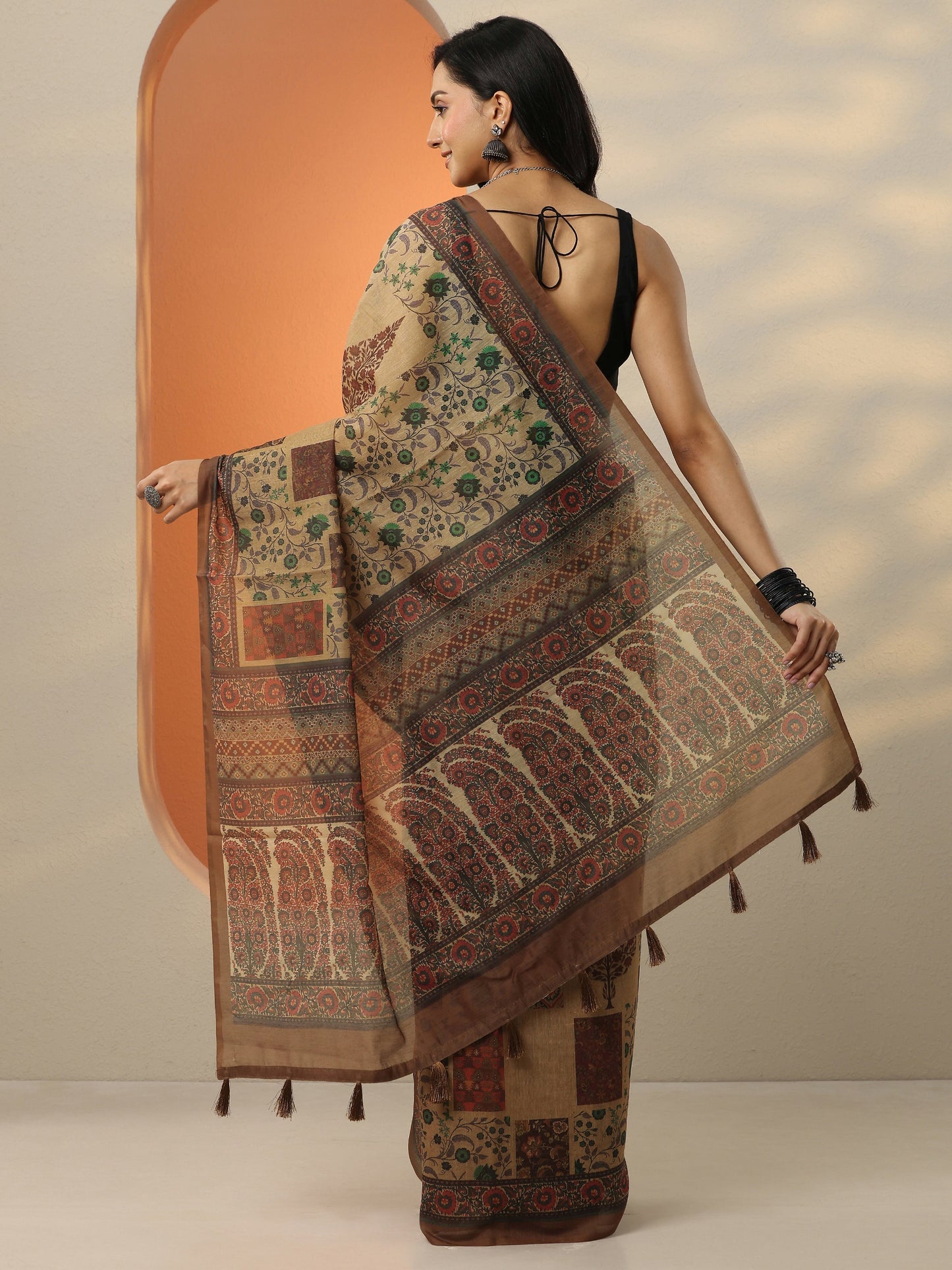 Brown Printed Silk Blend Saree With Unstitched Blouse Piece