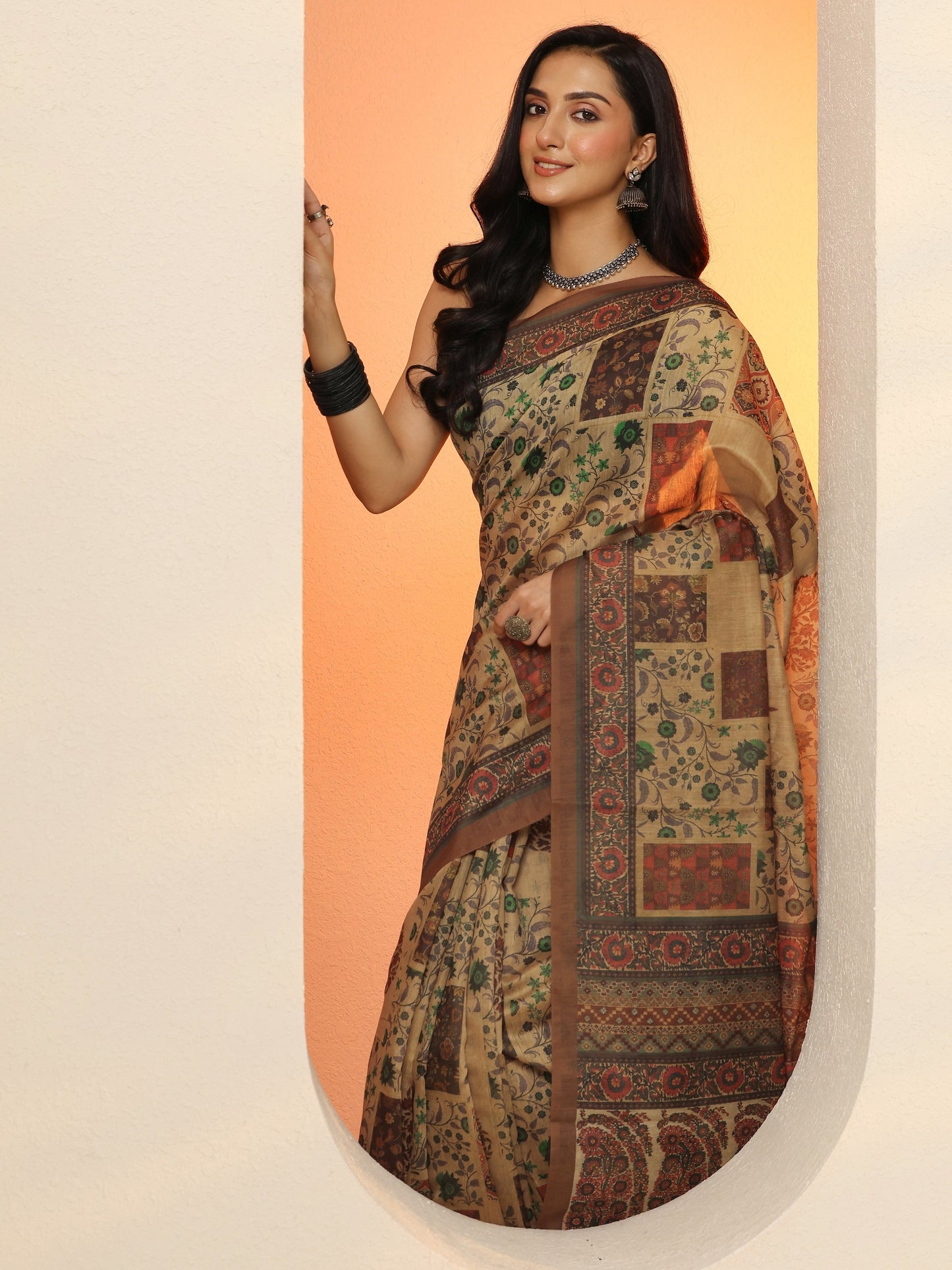 Brown Printed Silk Blend Saree With Unstitched Blouse Piece