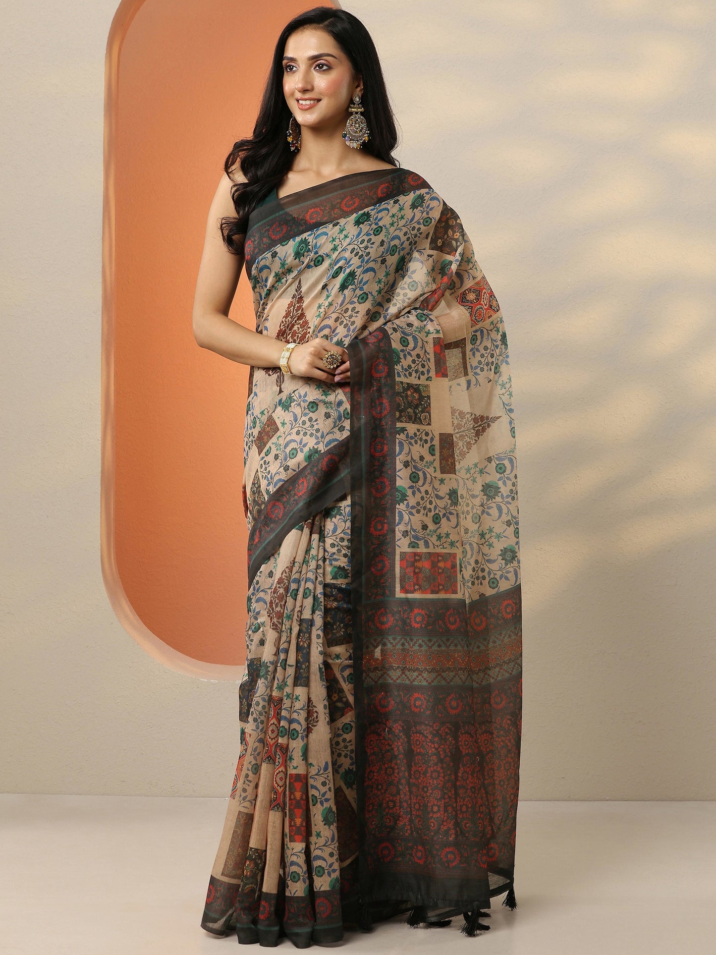 Beige Printed Silk Blend Saree With Unstitched Blouse Piece
