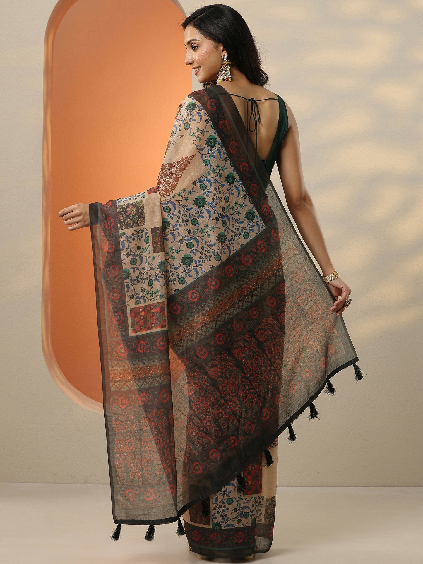 Beige Printed Silk Blend Saree With Unstitched Blouse Piece