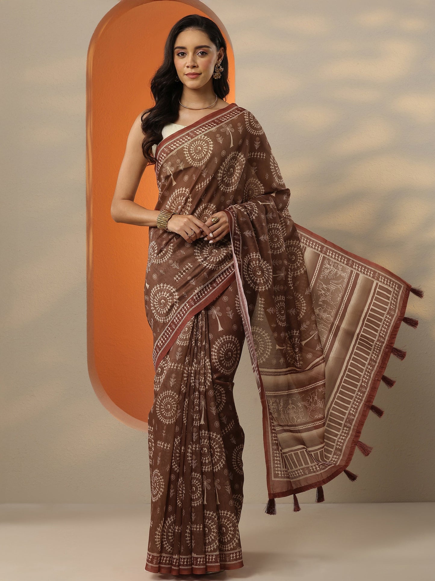 Brown Printed Silk Blend Saree With Unstitched Blouse Piece