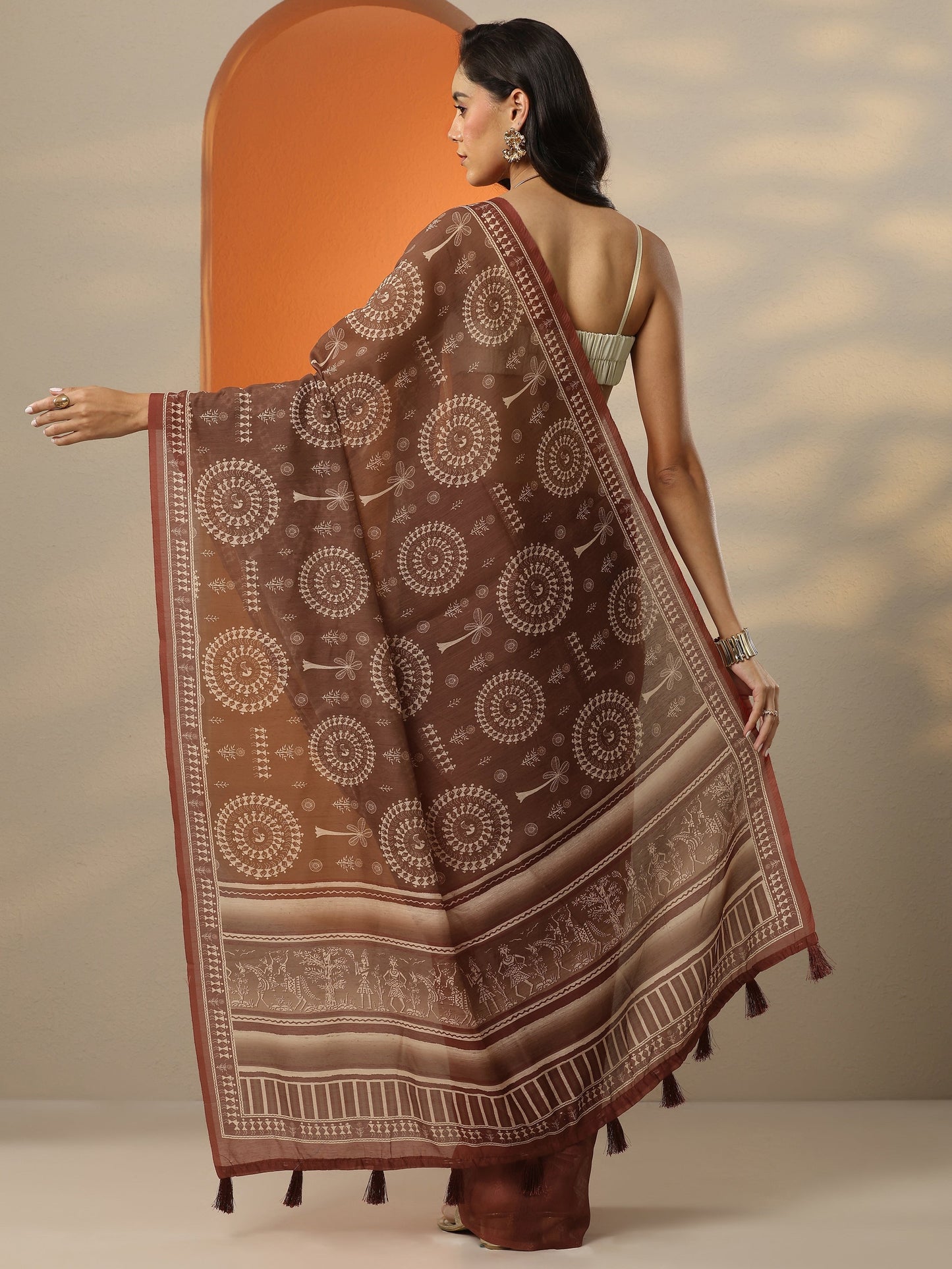 Brown Printed Silk Blend Saree With Unstitched Blouse Piece