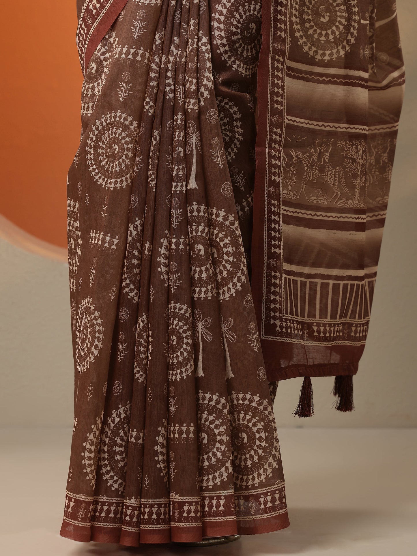 Brown Printed Silk Blend Saree With Unstitched Blouse Piece