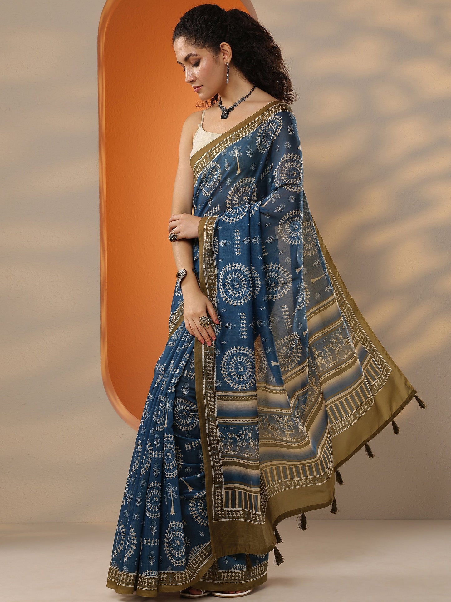 Blue Printed Silk Blend Saree With Unstitched Blouse Piece