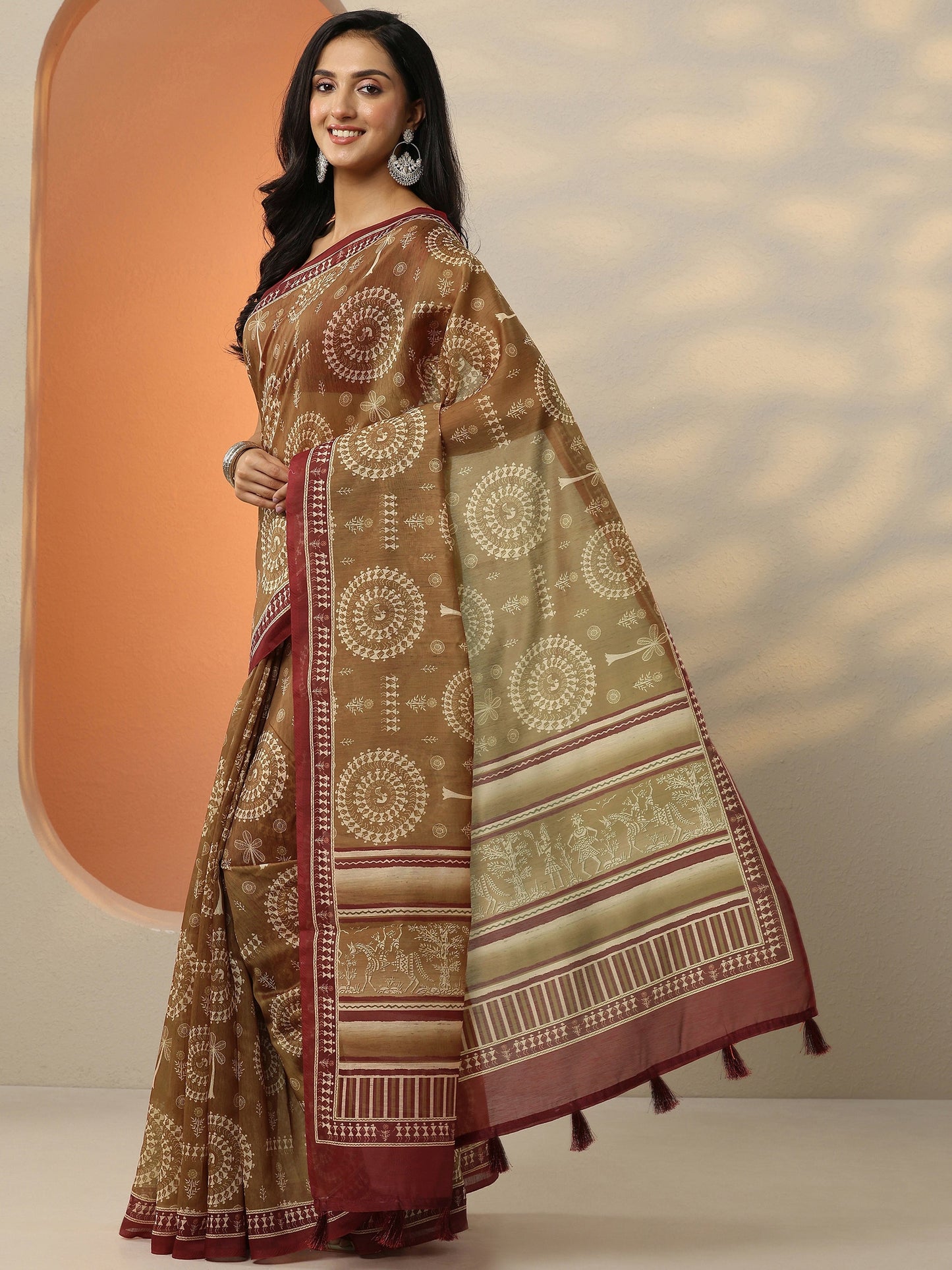 Mustard Printed Silk Blend Saree With Unstitched Blouse Piece