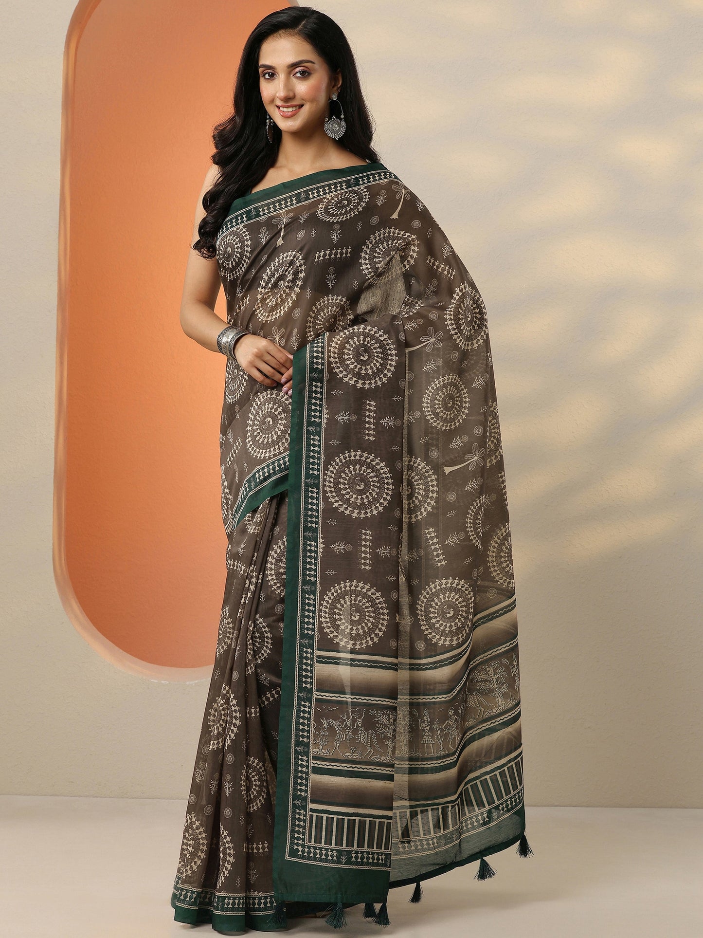 Brown Printed Silk Blend Saree With Unstitched Blouse Piece