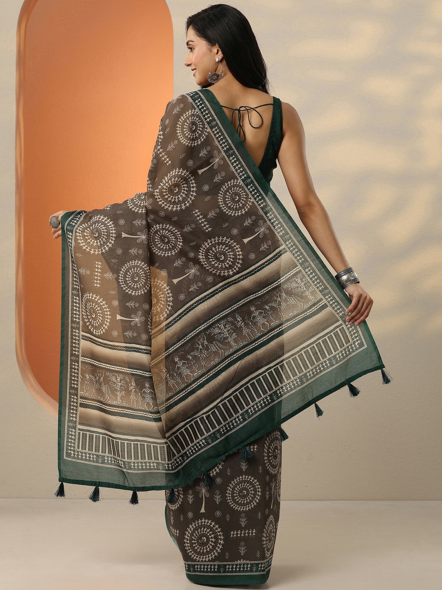 Brown Printed Silk Blend Saree With Unstitched Blouse Piece