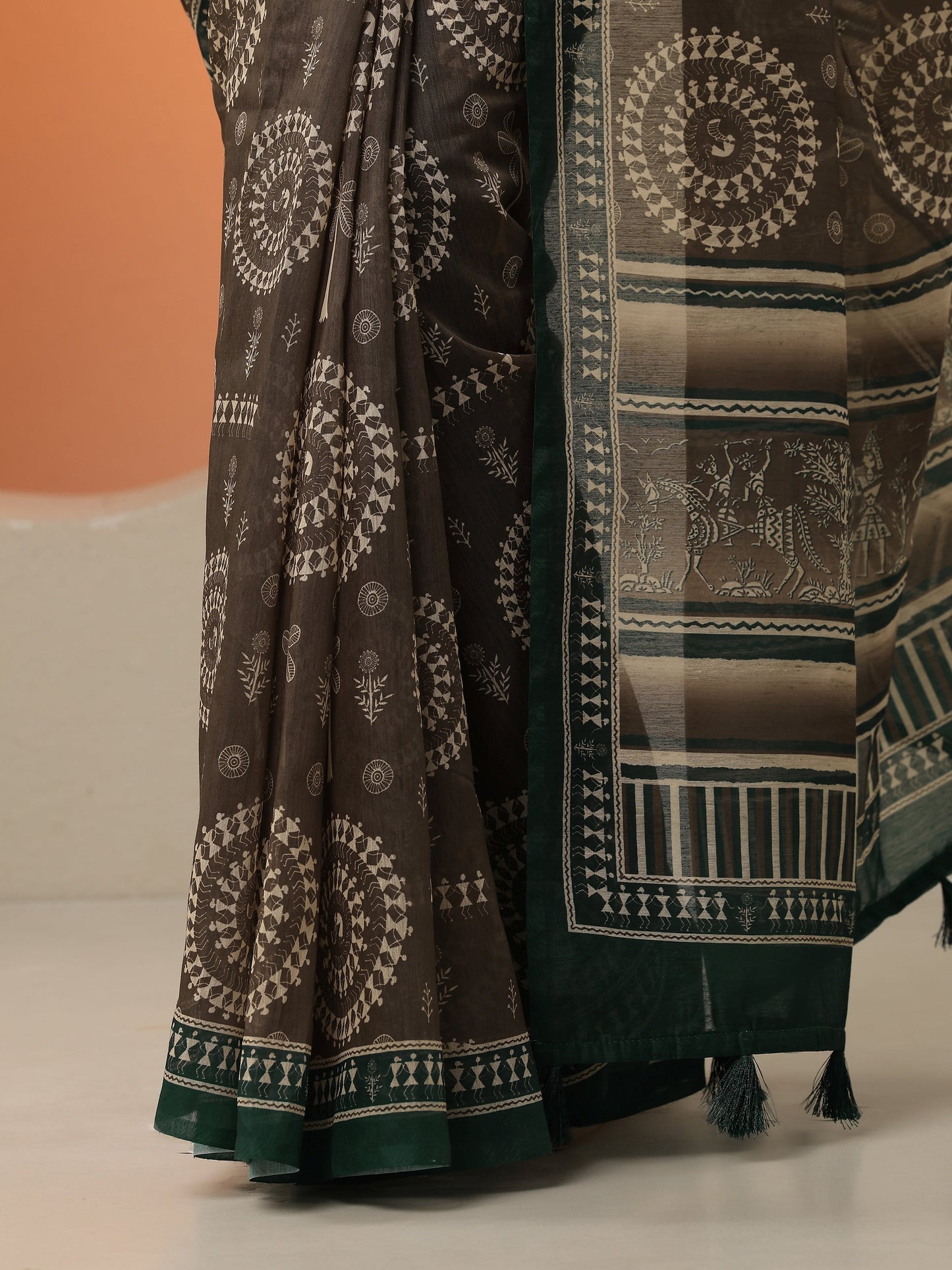 Brown Printed Silk Blend Saree With Unstitched Blouse Piece