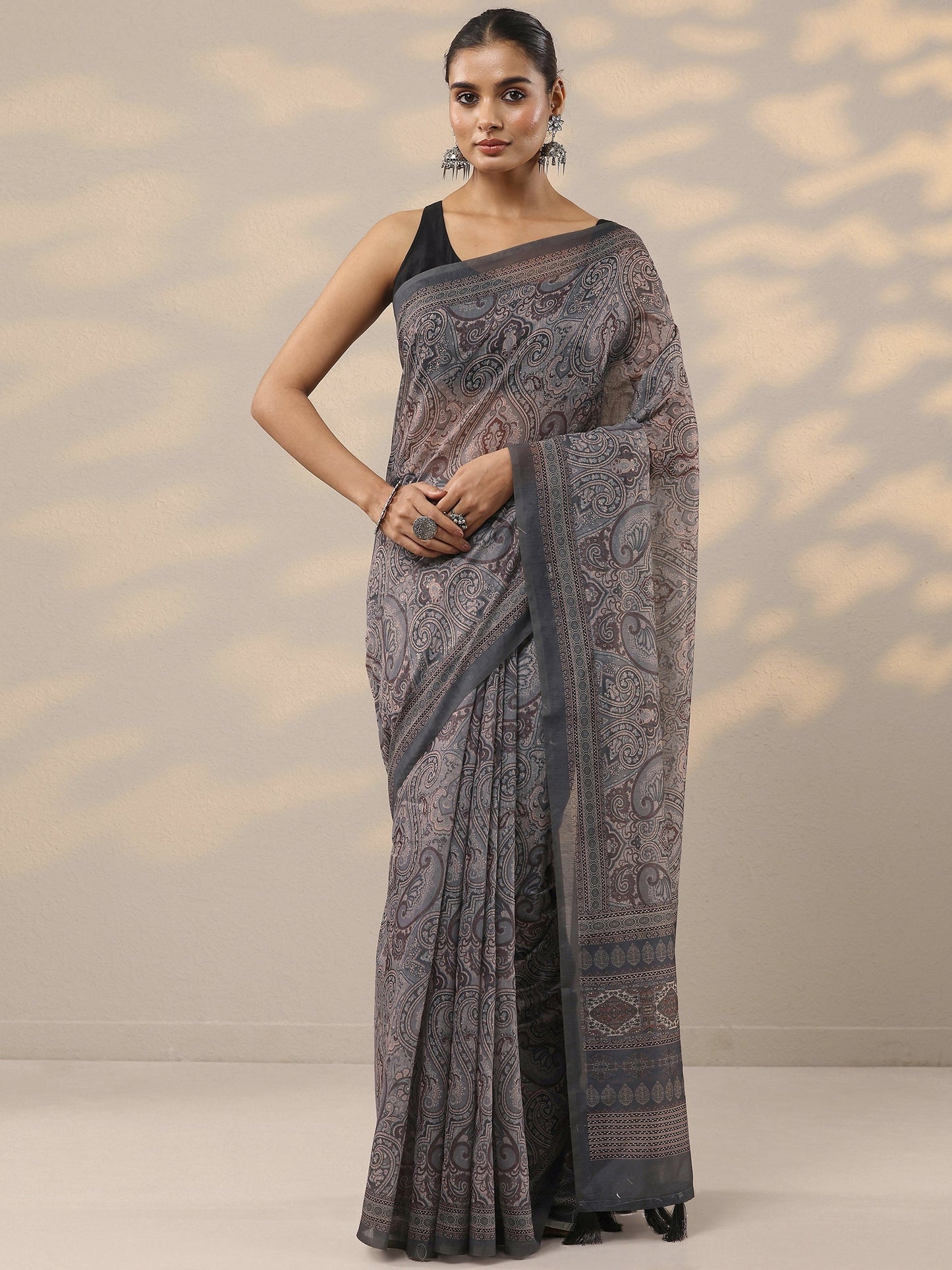 Grey Printed Silk Blend Saree With Unstitched Blouse Piece