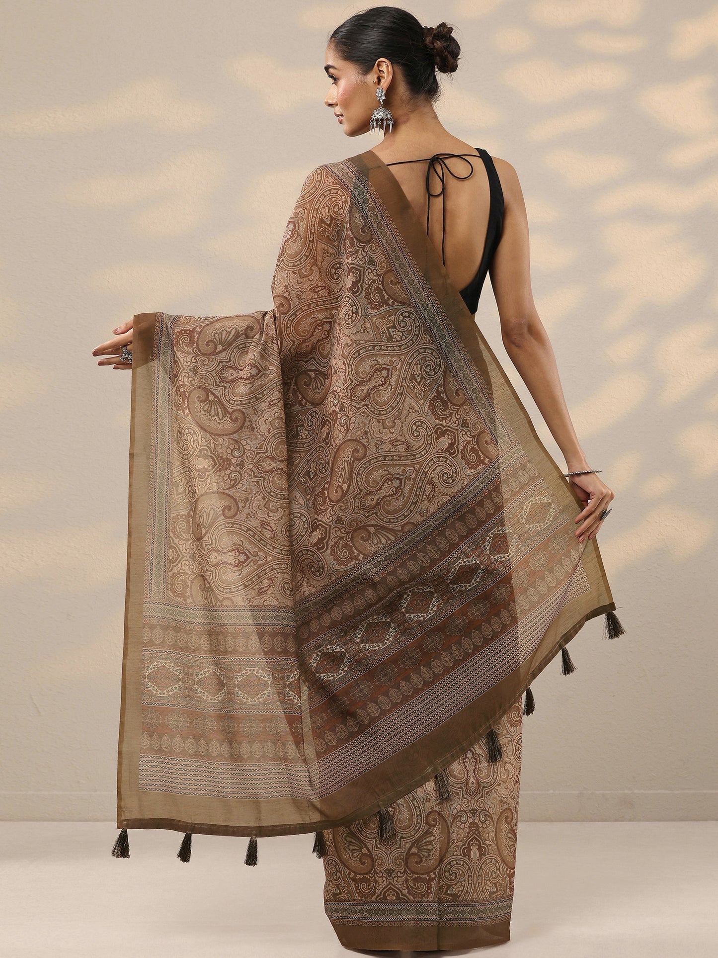 Brown Printed Silk Blend Saree With Unstitched Blouse Piece