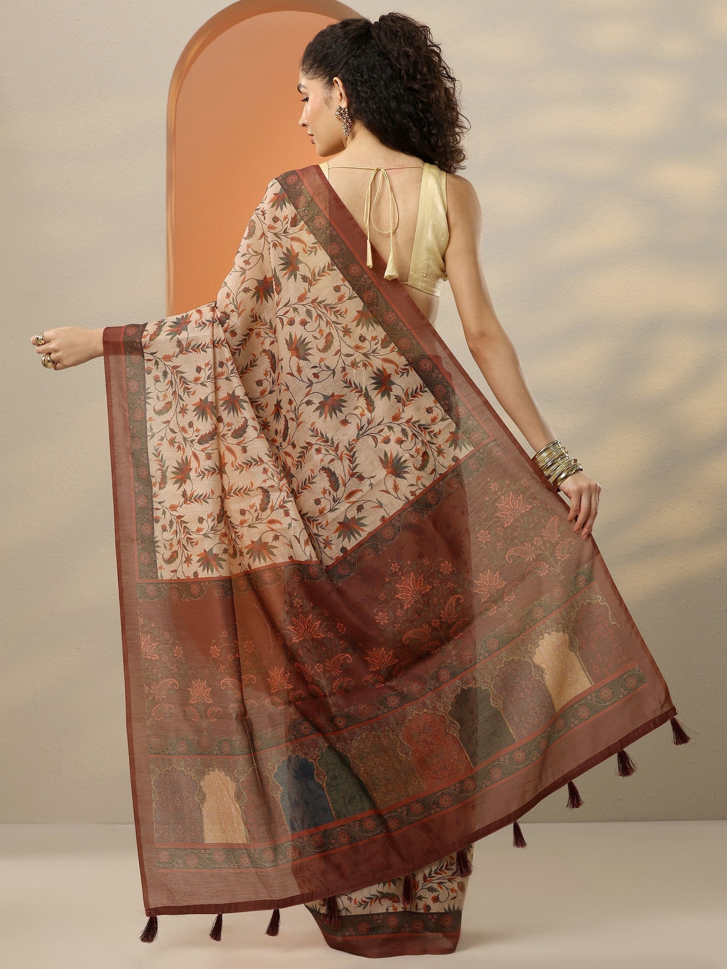 Beige Printed Silk Blend Saree With Unstitched Blouse Piece