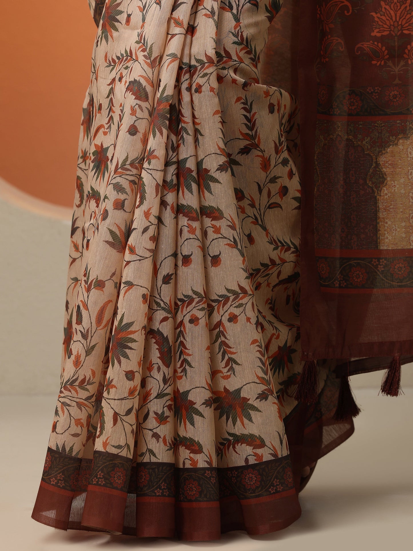 Beige Printed Silk Blend Saree With Unstitched Blouse Piece