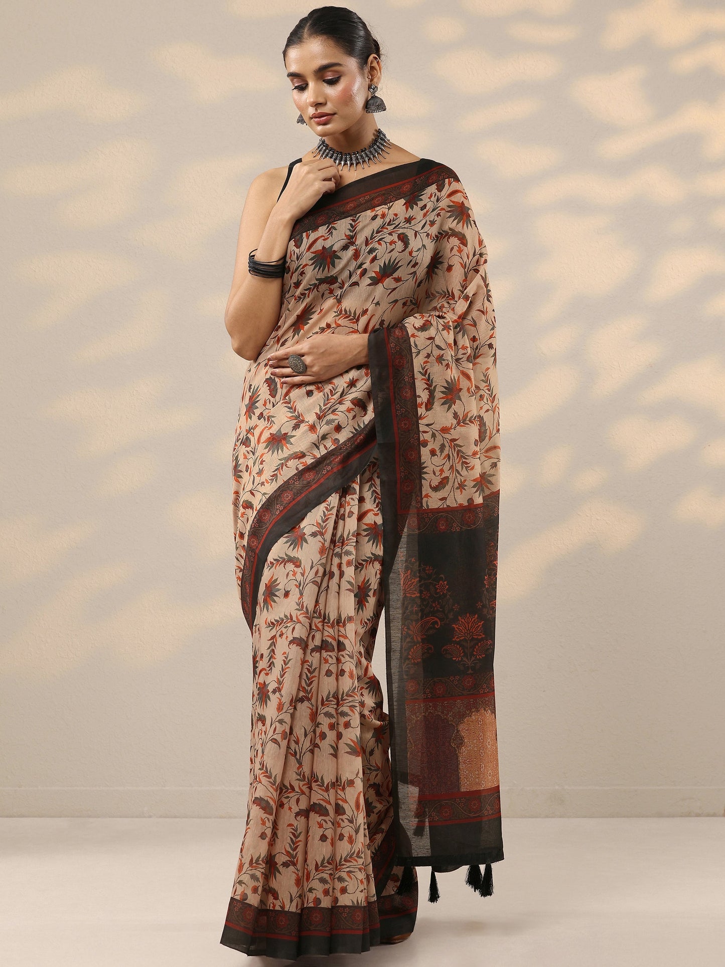 Beige Printed Silk Blend Saree With Unstitched Blouse Piece