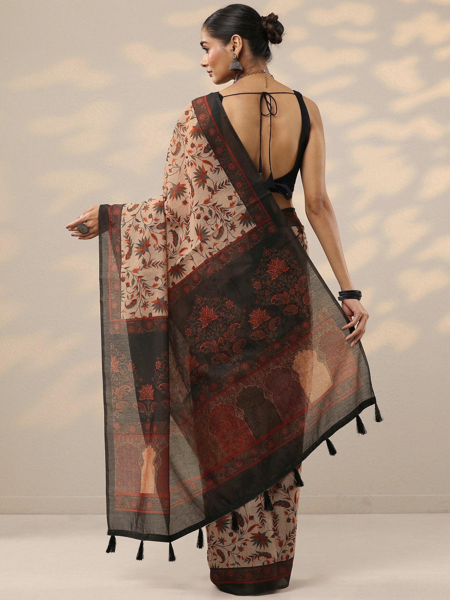 Beige Printed Silk Blend Saree With Unstitched Blouse Piece