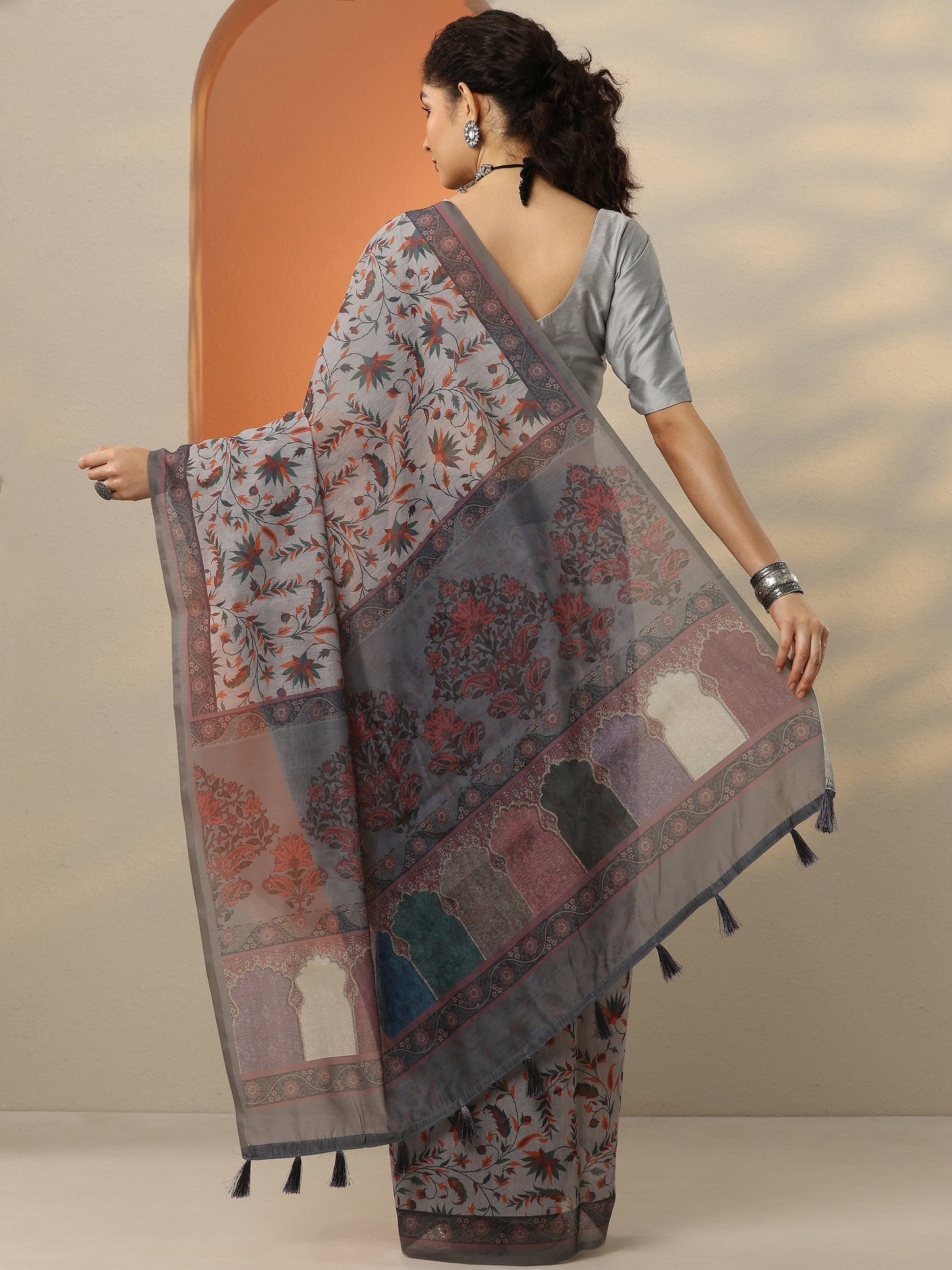 Grey Printed Silk Blend Saree With Unstitched Blouse Piece