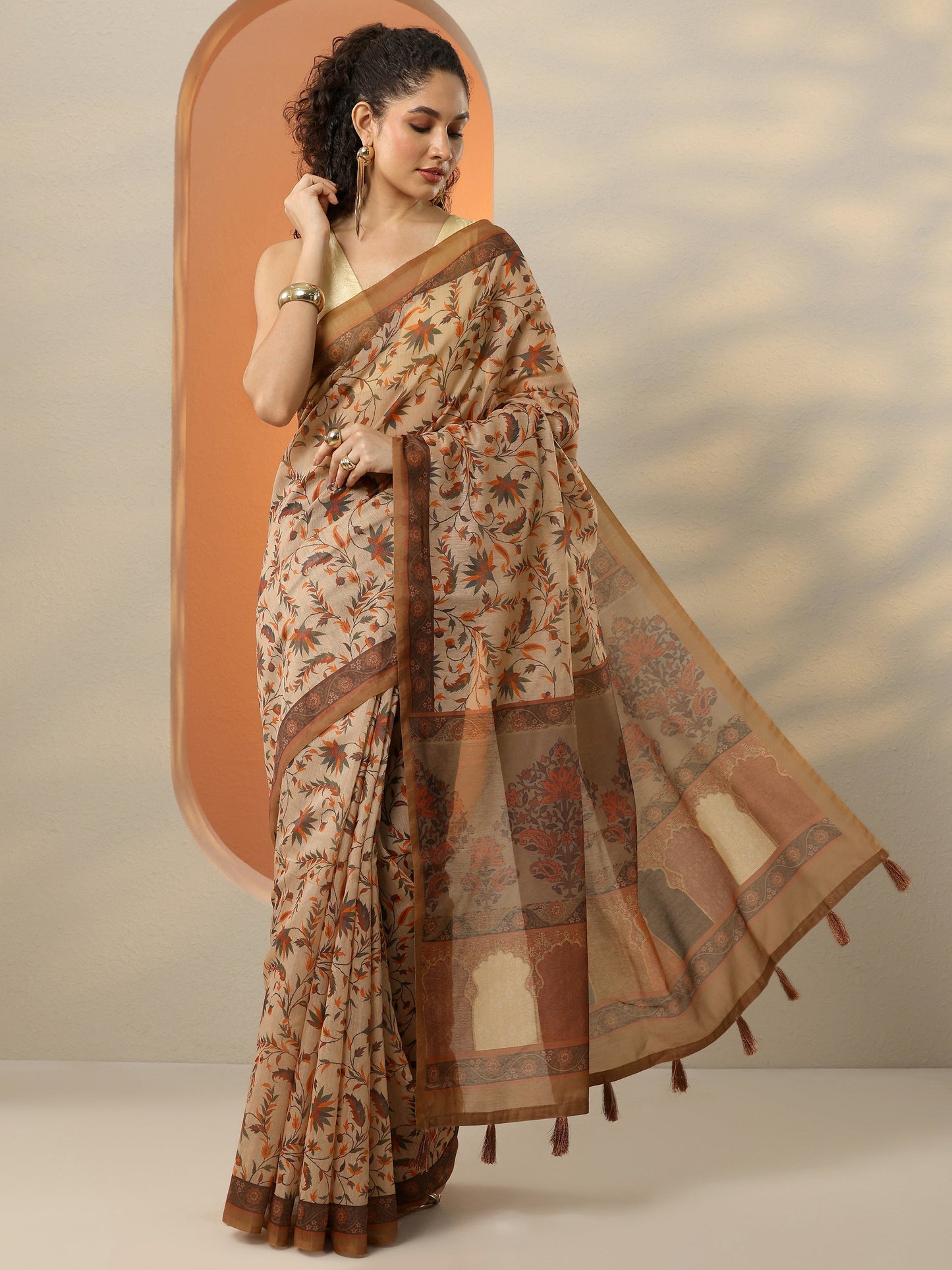 Brown Printed Silk Blend Saree With Unstitched Blouse Piece