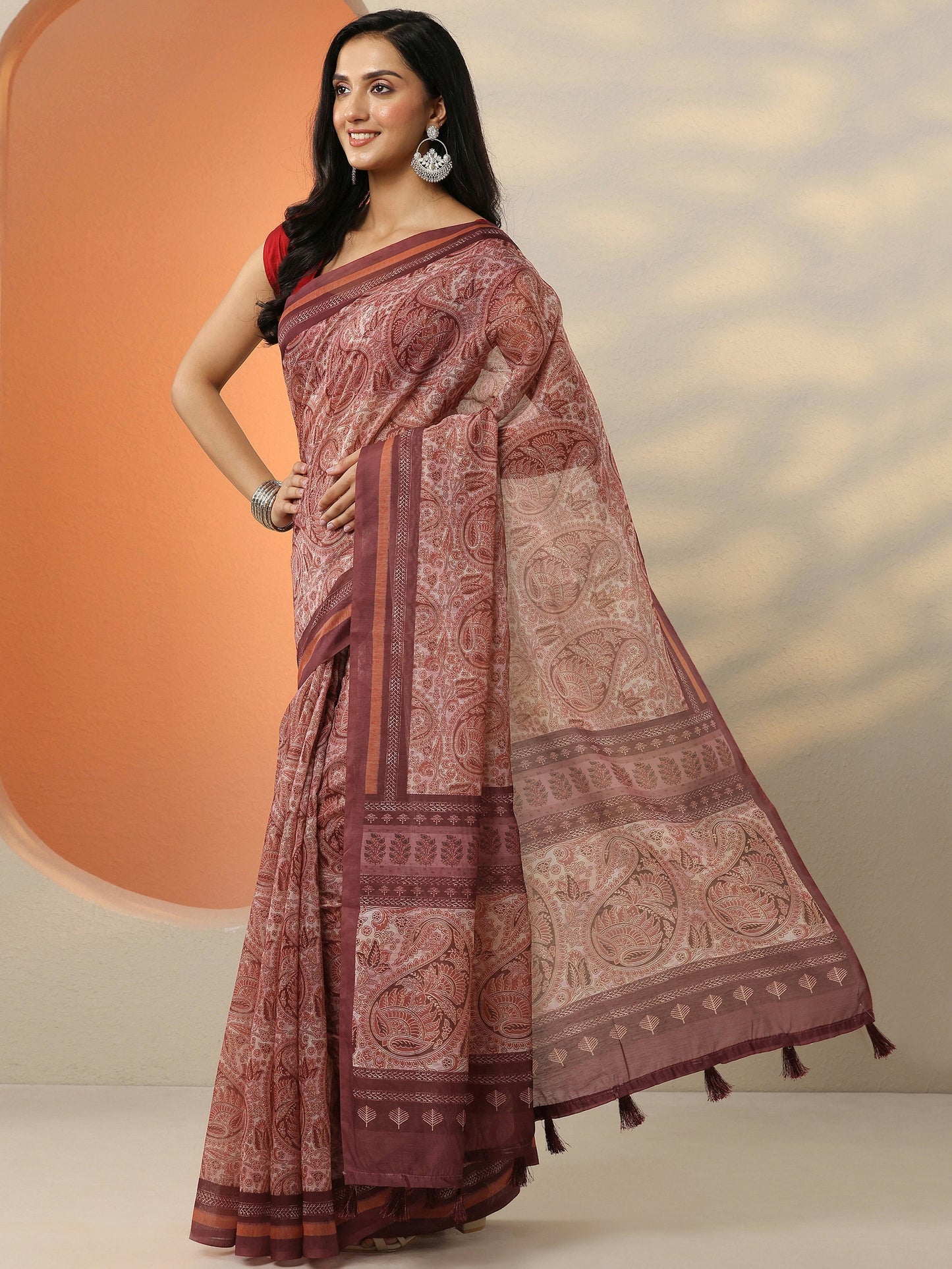 Red Printed Silk Blend Saree With Unstitched Blouse Piece