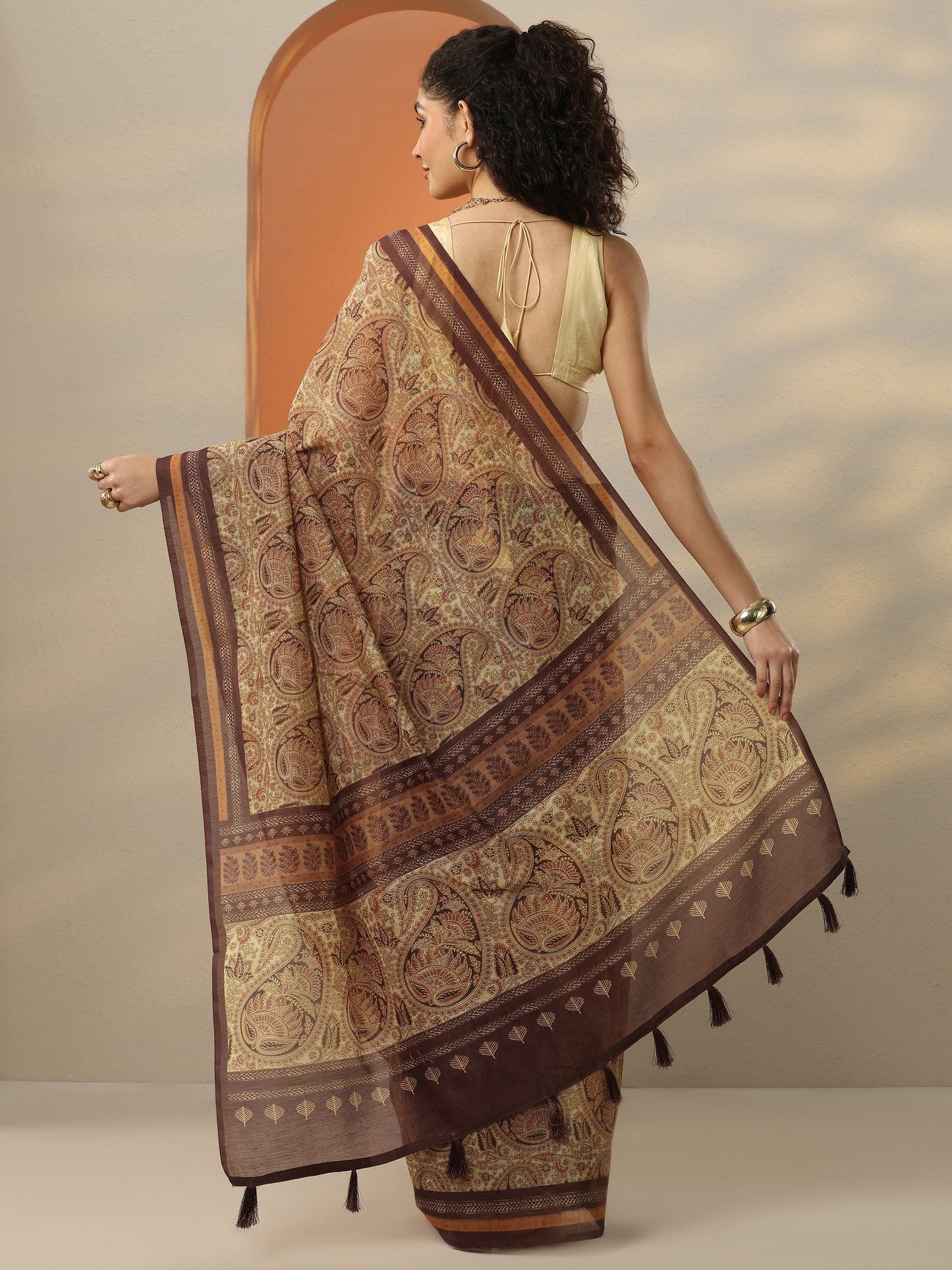 Brown Printed Silk Blend Saree With Unstitched Blouse Piece