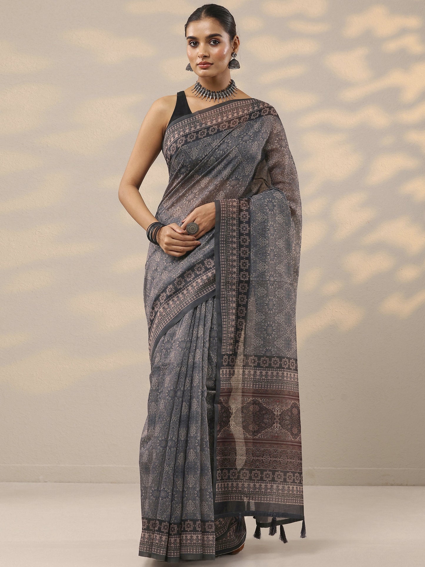 Grey  Printed Silk Blend Saree With Unstitched Blouse Piece