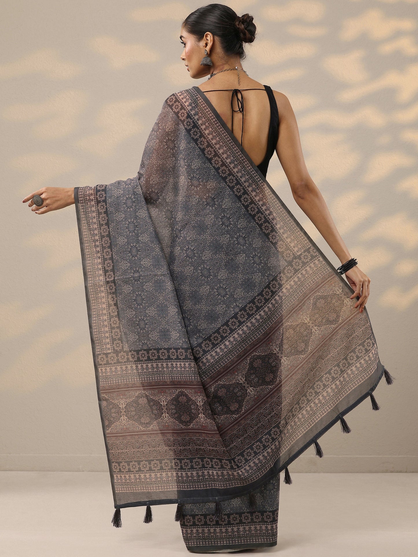 Grey  Printed Silk Blend Saree With Unstitched Blouse Piece