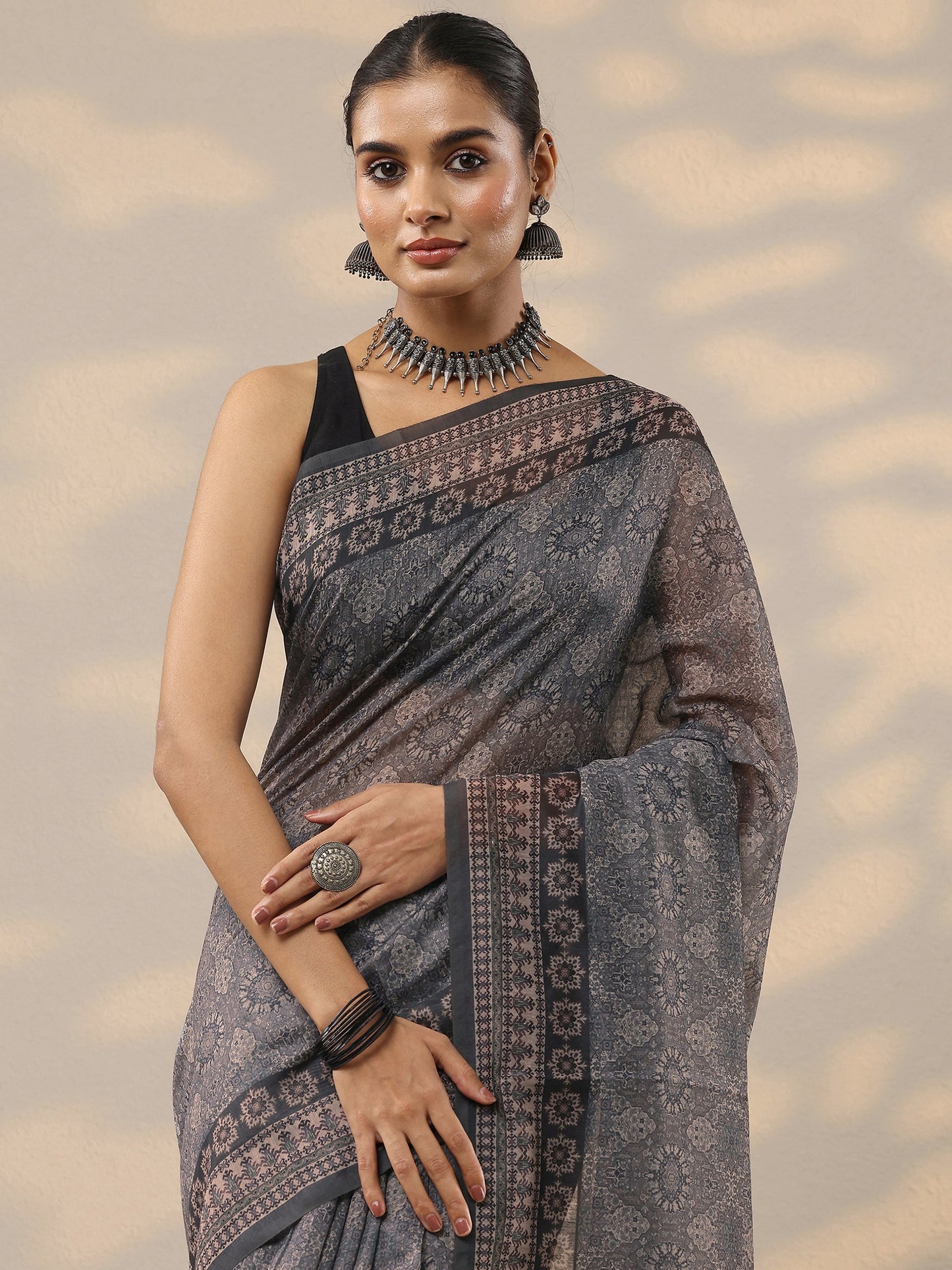 Grey  Printed Silk Blend Saree With Unstitched Blouse Piece