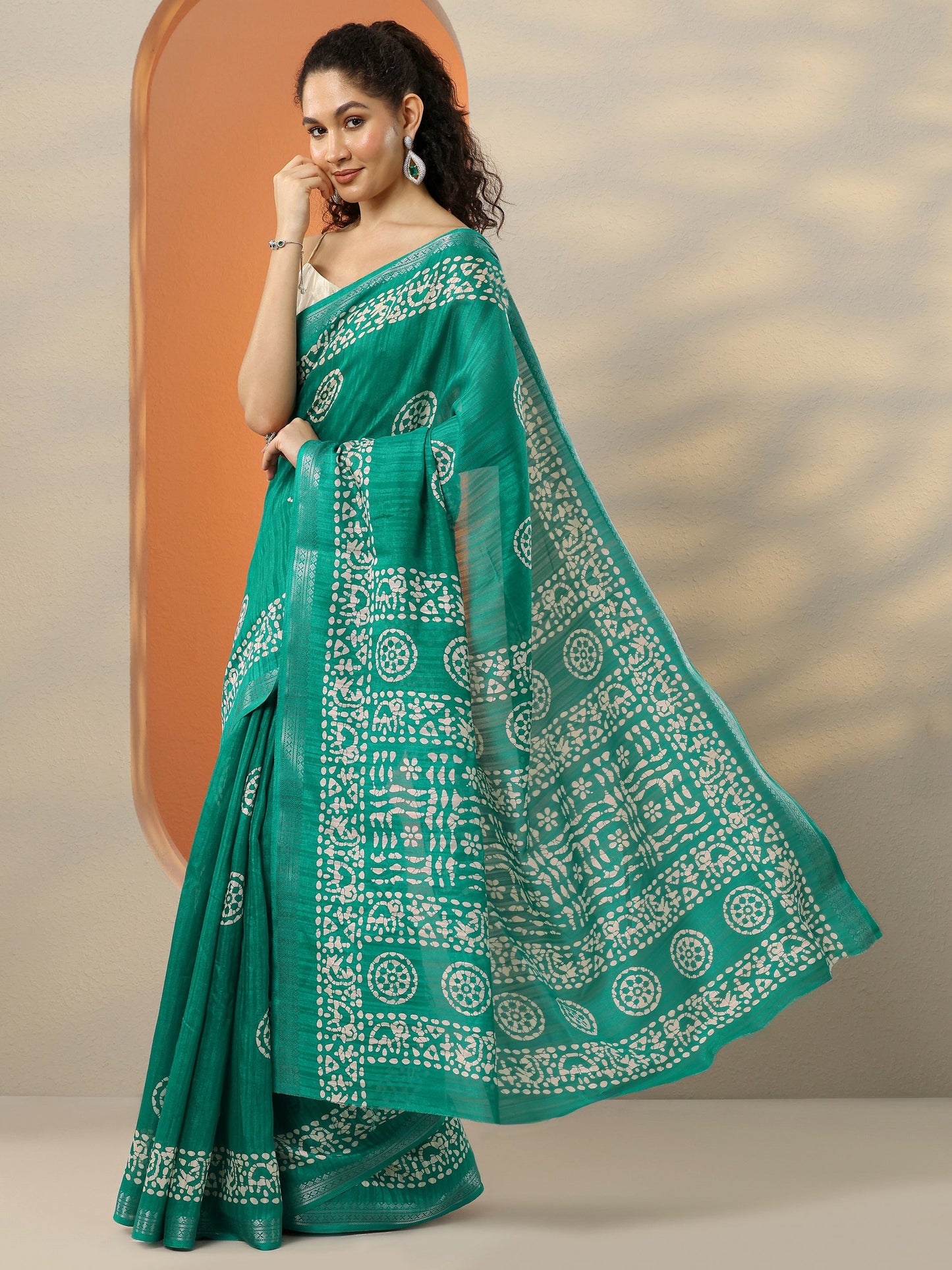 Green Printed Silk Blend Saree With Unstitched Blouse Piece