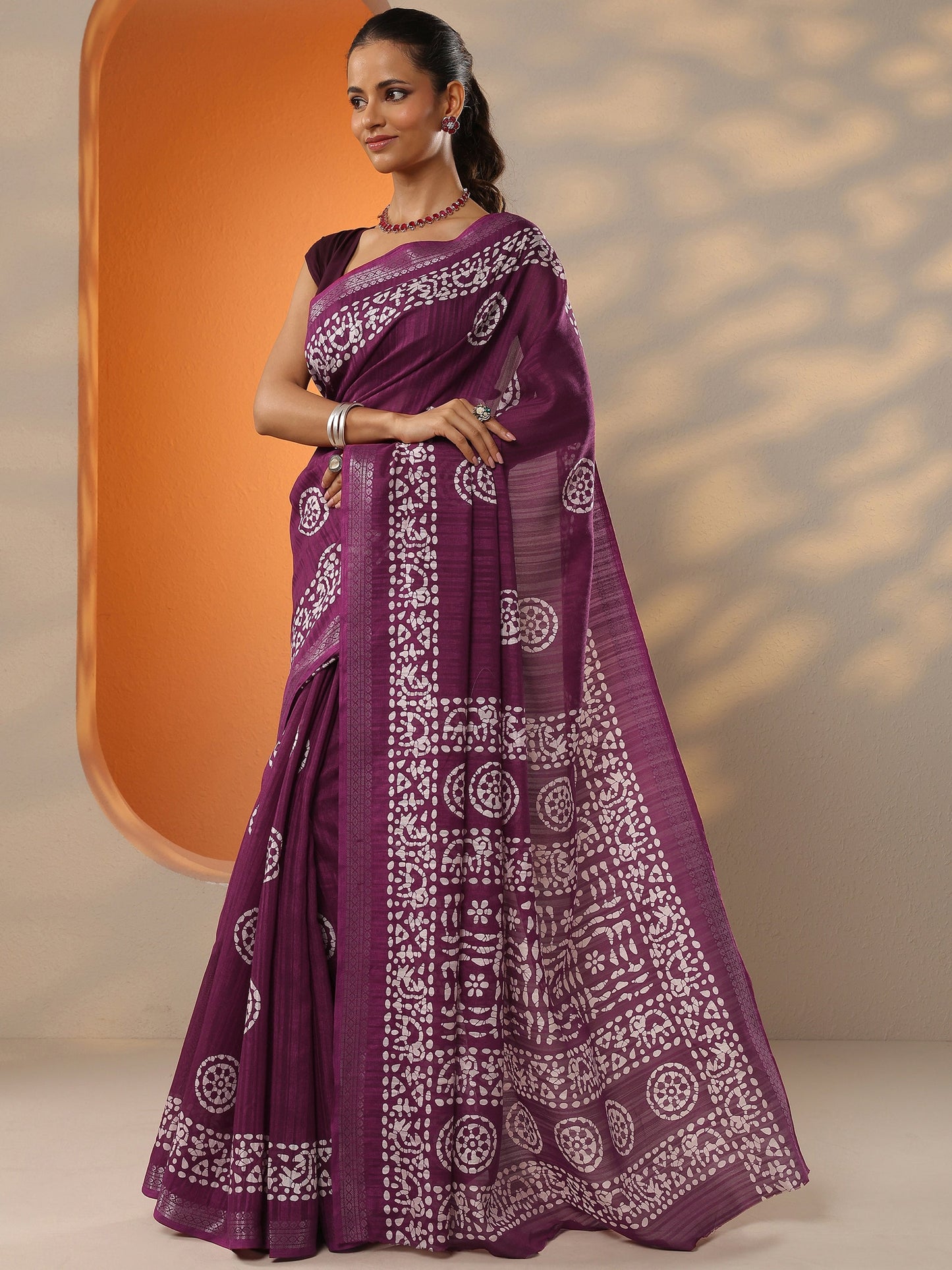 Burgundy Printed Silk Blend Saree With Unstitched Blouse Piece