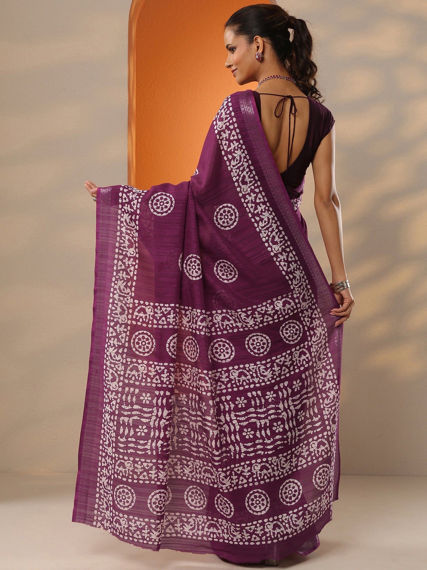 Burgundy Printed Silk Blend Saree With Unstitched Blouse Piece