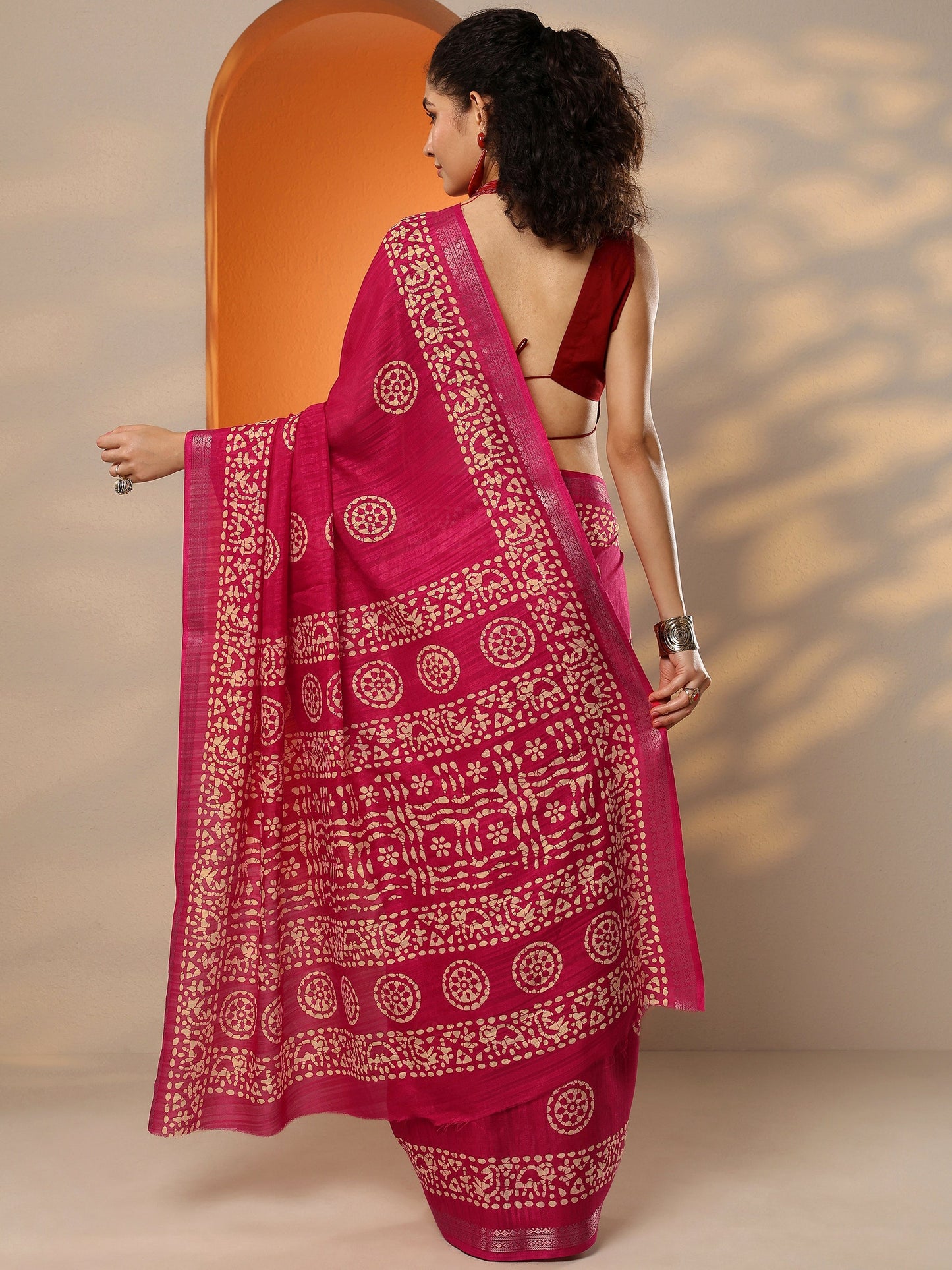 Pink Printed Silk Blend Saree With Unstitched Blouse Piece