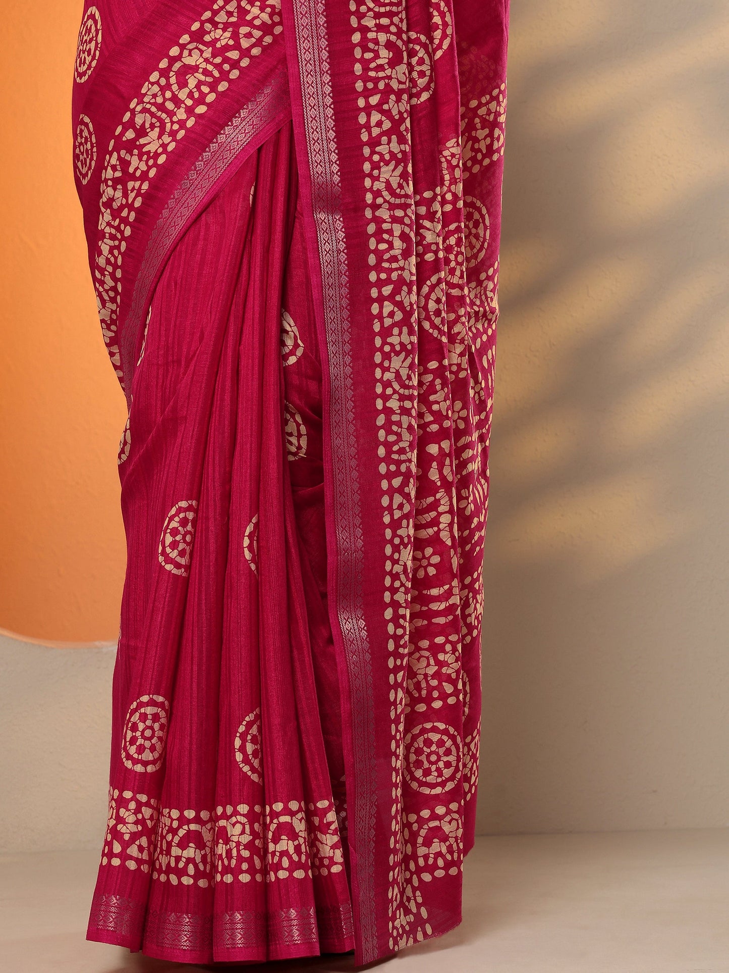 Pink Printed Silk Blend Saree With Unstitched Blouse Piece
