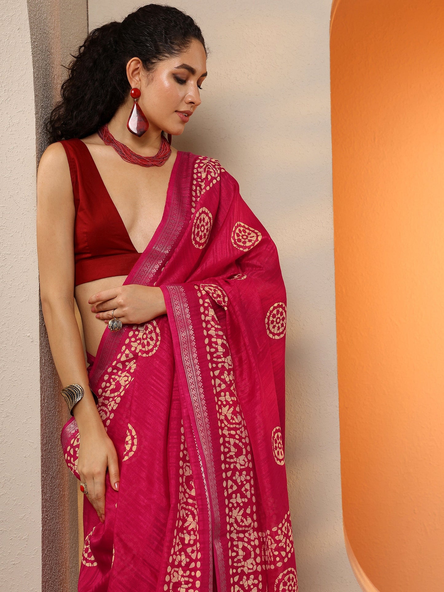 Pink Printed Silk Blend Saree With Unstitched Blouse Piece