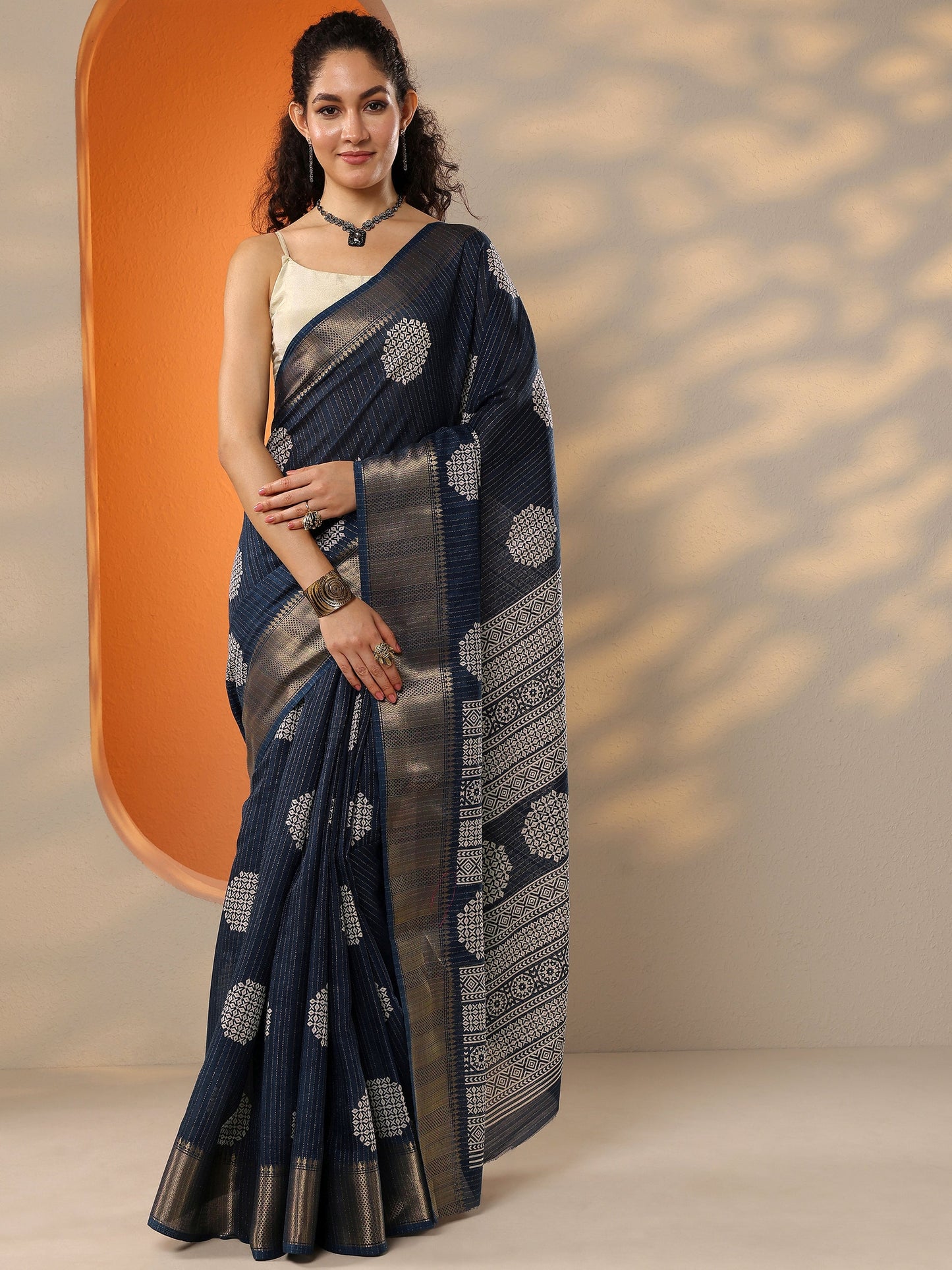 Navy Blue Printed Silk Blend Saree With Unstitched Blouse Piece
