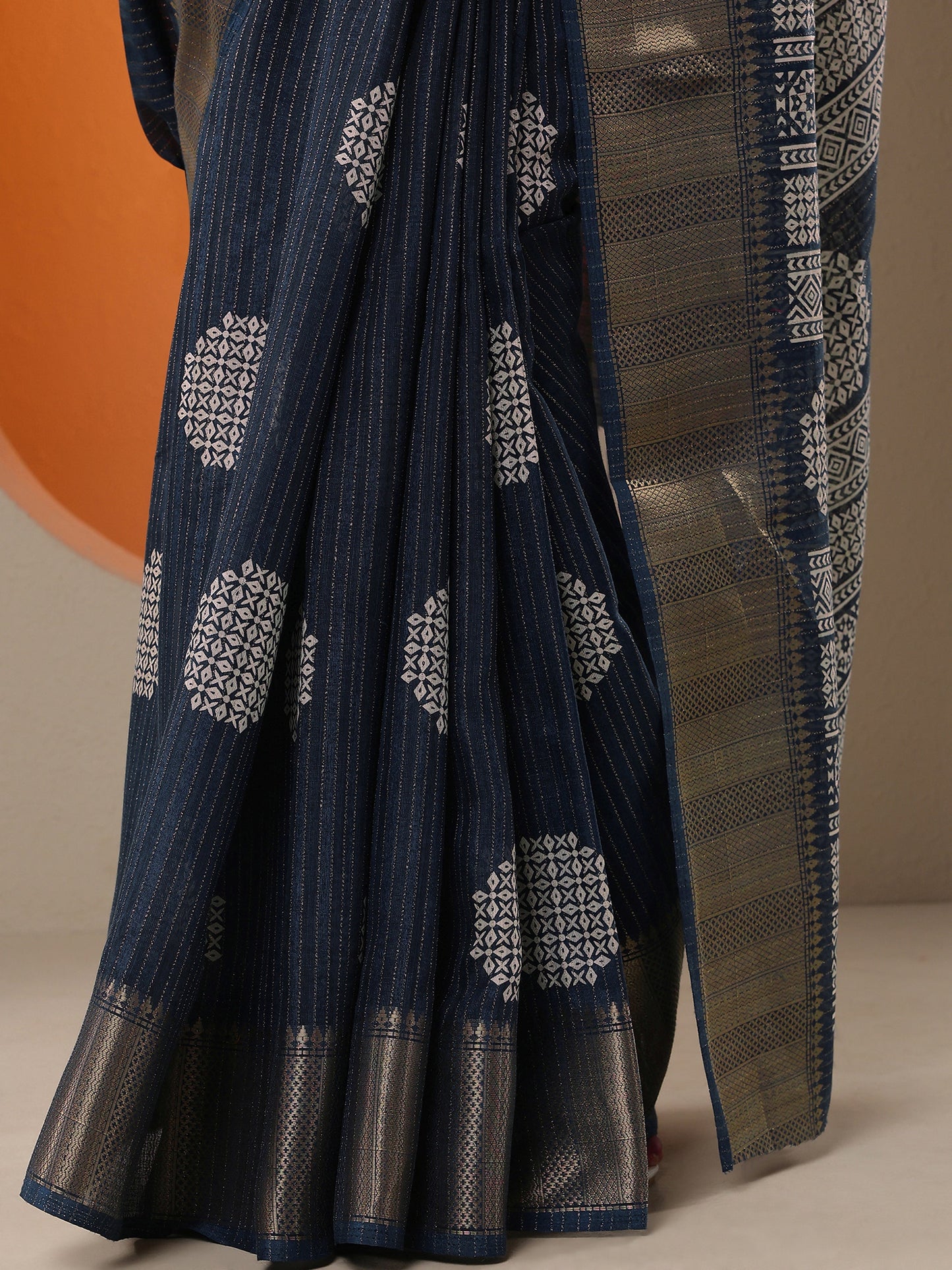 Navy Blue Printed Silk Blend Saree With Unstitched Blouse Piece