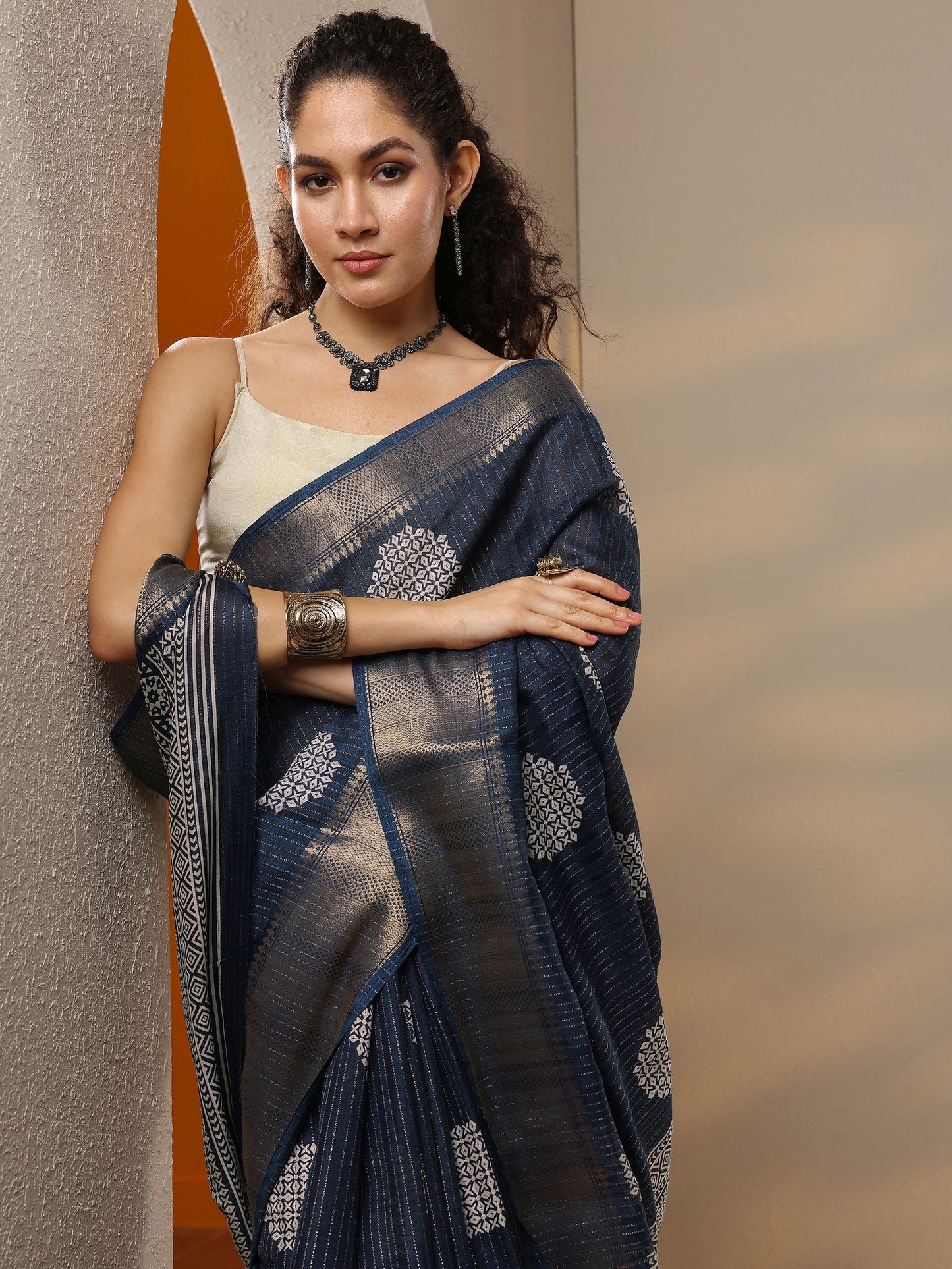 Navy Blue Printed Silk Blend Saree With Unstitched Blouse Piece