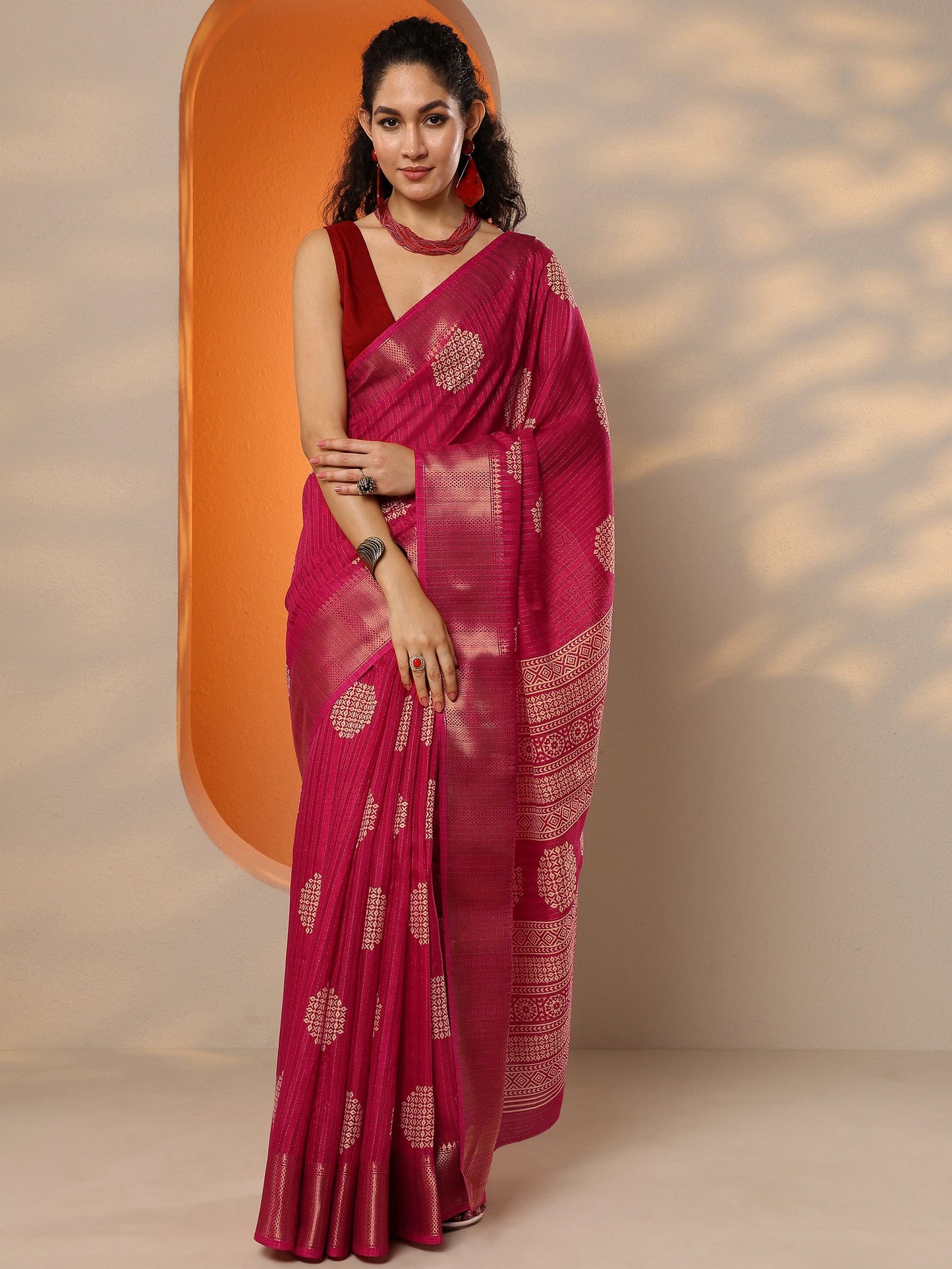 Pink Printed Silk Blend Saree With Unstitched Blouse Piece