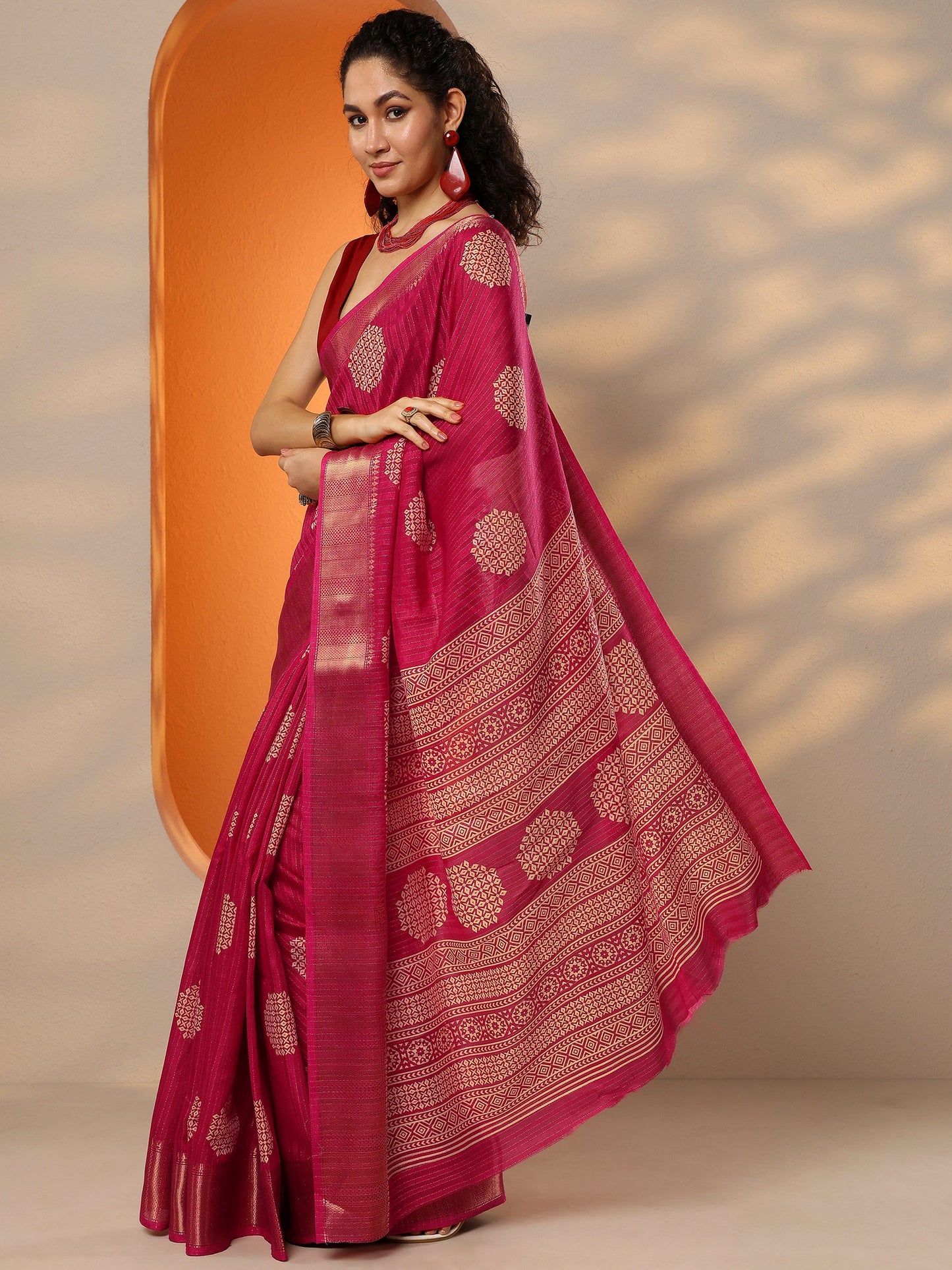 Pink Printed Silk Blend Saree With Unstitched Blouse Piece