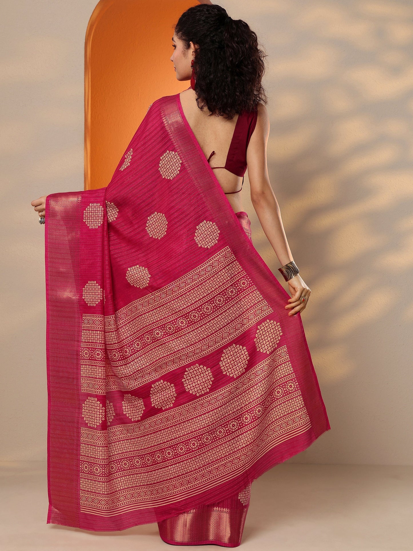 Pink Printed Silk Blend Saree With Unstitched Blouse Piece