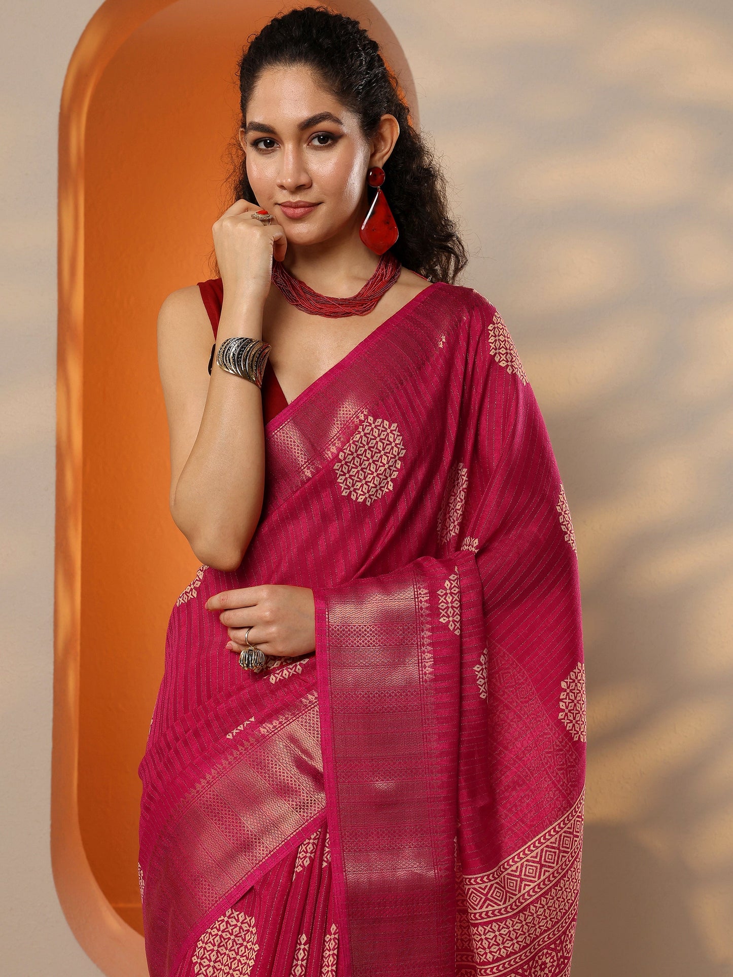 Pink Printed Silk Blend Saree With Unstitched Blouse Piece