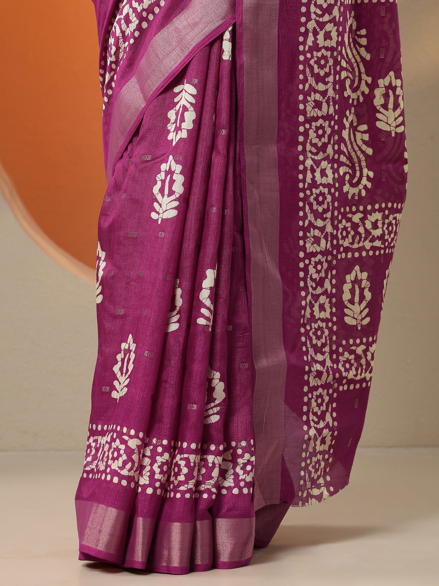 Magenta Printed Silk Blend Saree With Unstitched Blouse Piece