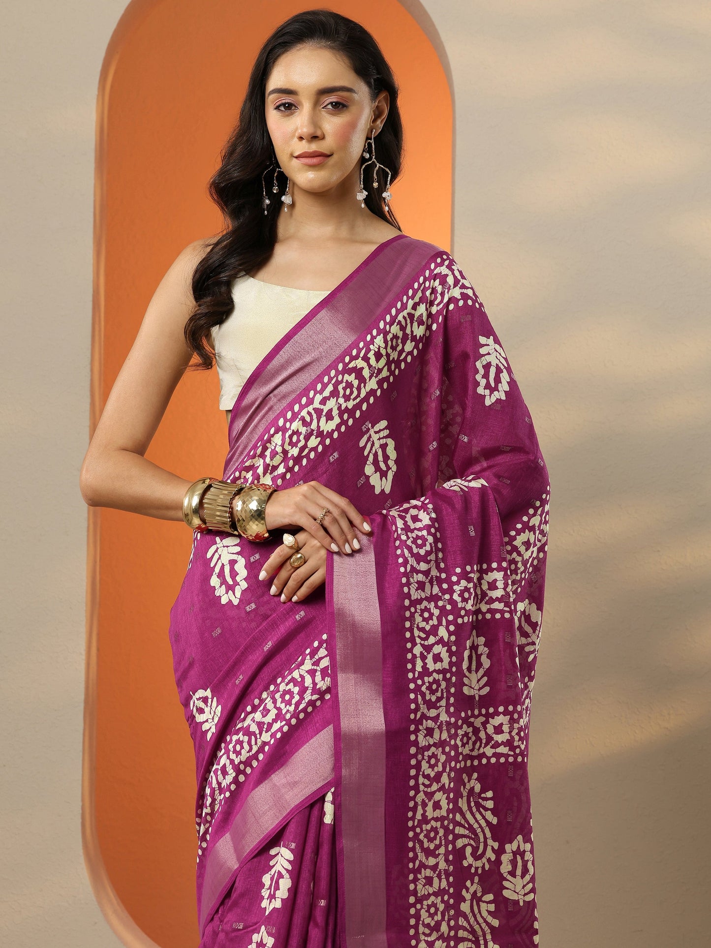 Magenta Printed Silk Blend Saree With Unstitched Blouse Piece